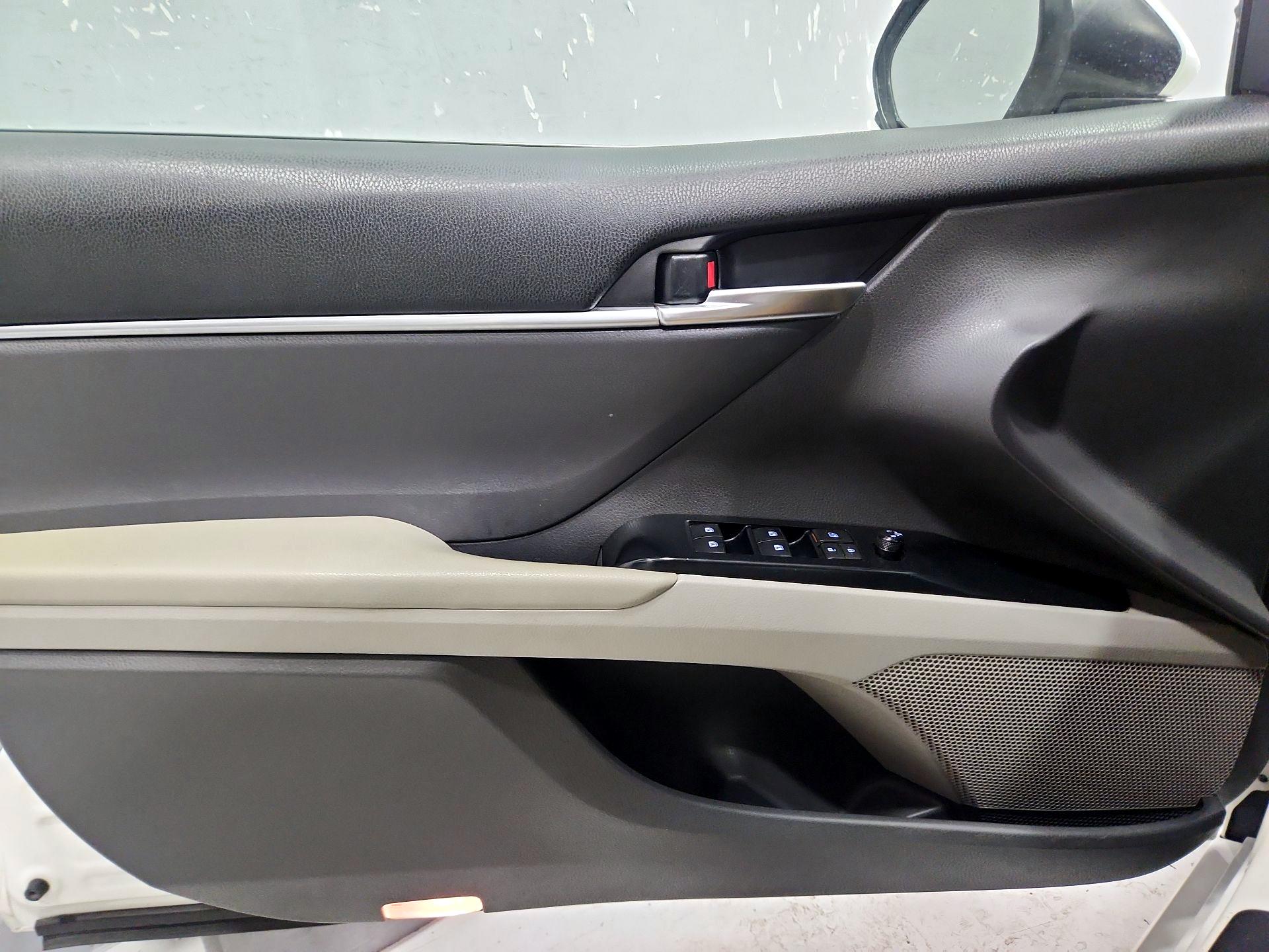 Thumbnail: 2018 Toyota Camry - 12