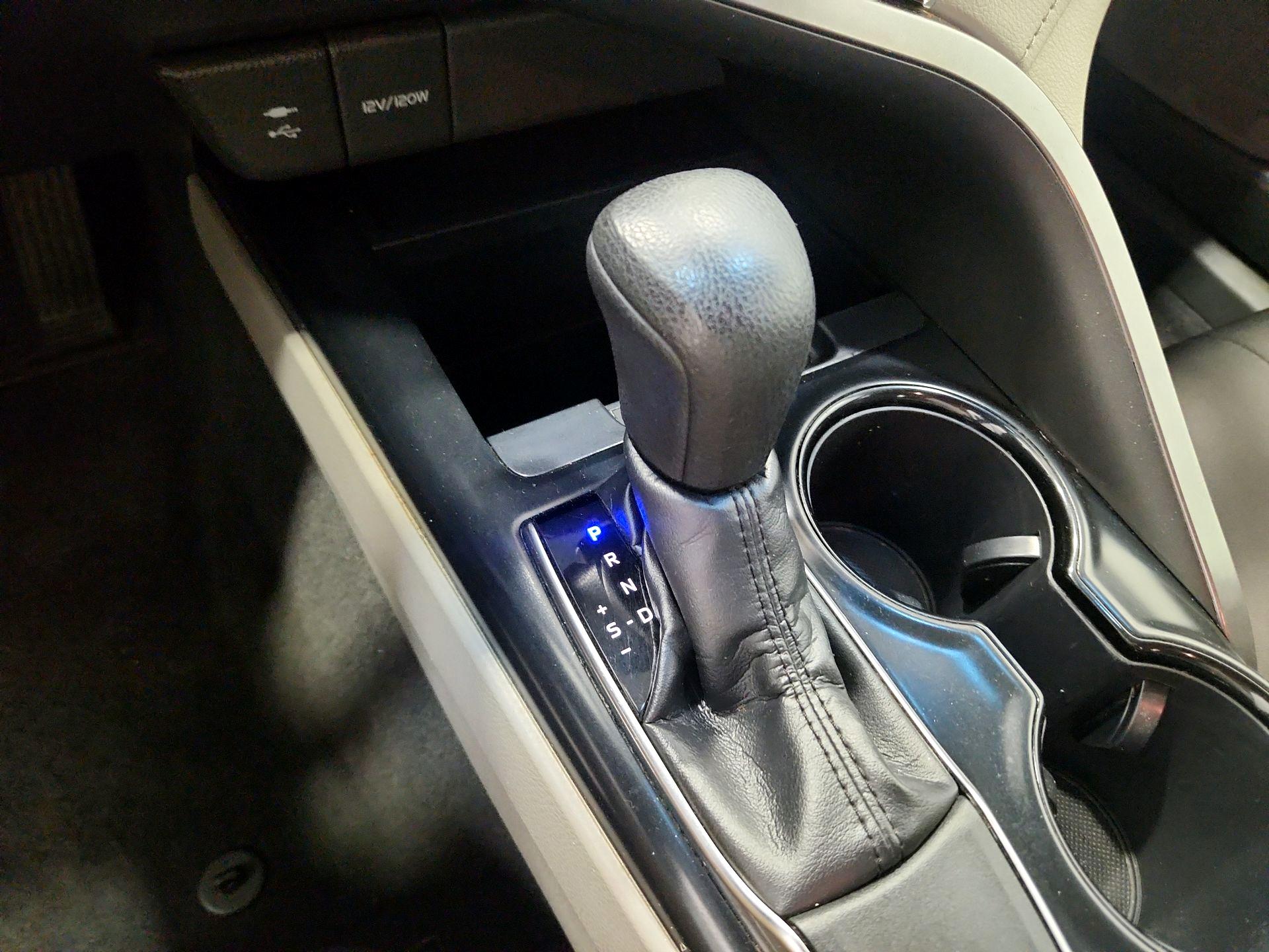 Thumbnail: 2018 Toyota Camry - 17