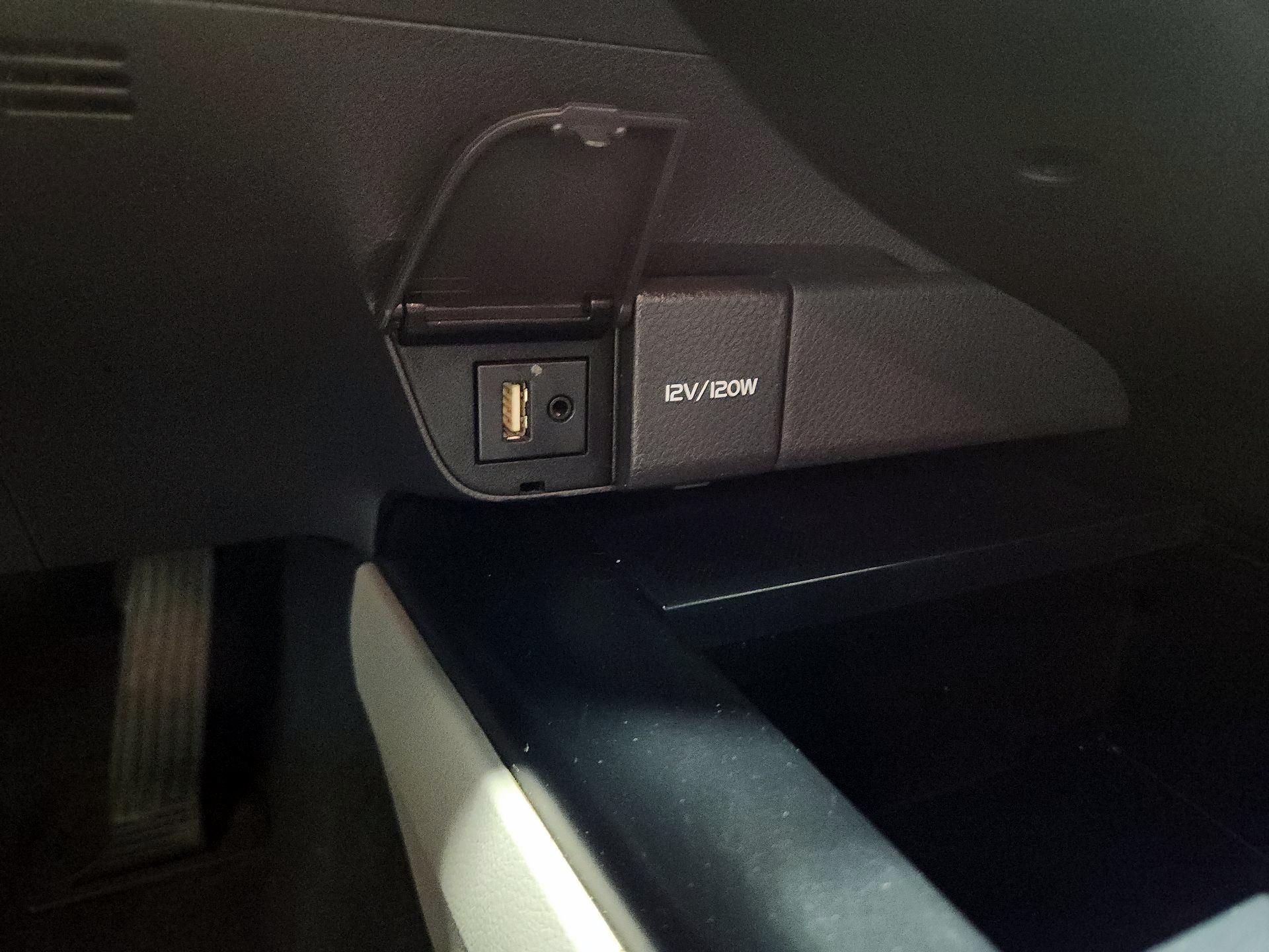 Thumbnail: 2018 Toyota Camry - 18