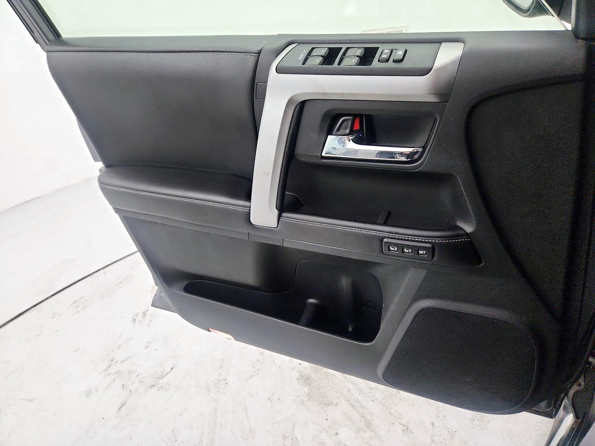 Thumbnail: 2016 Toyota 4Runner - 12