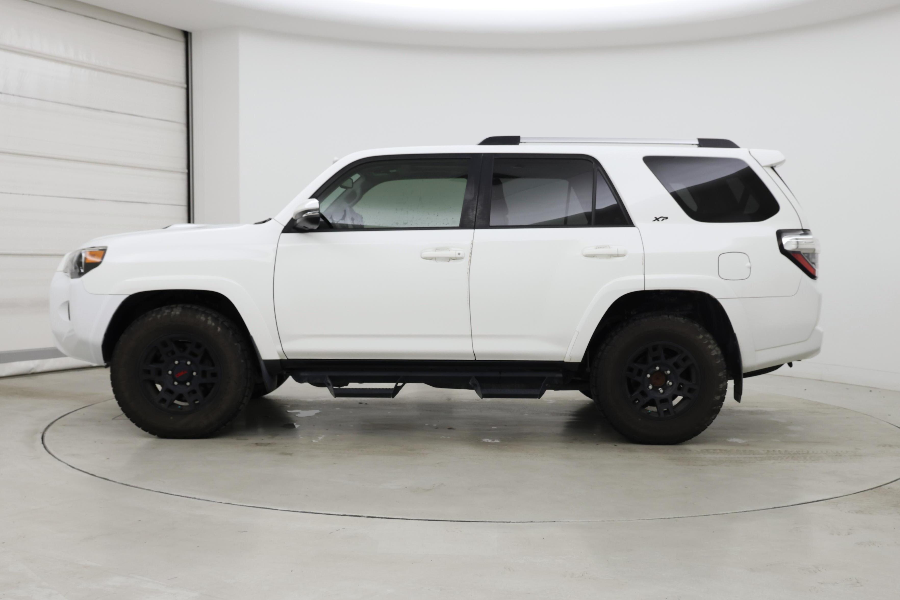 Thumbnail: 2019 Toyota 4Runner - 3