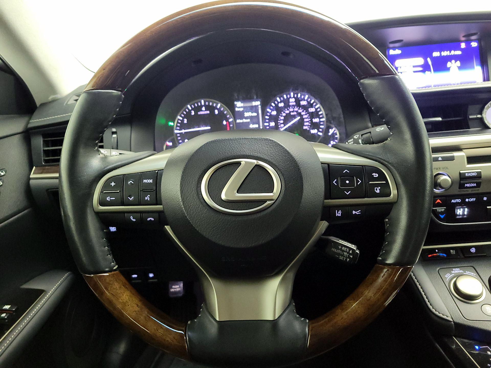 Thumbnail: 2018 Lexus ES - 10