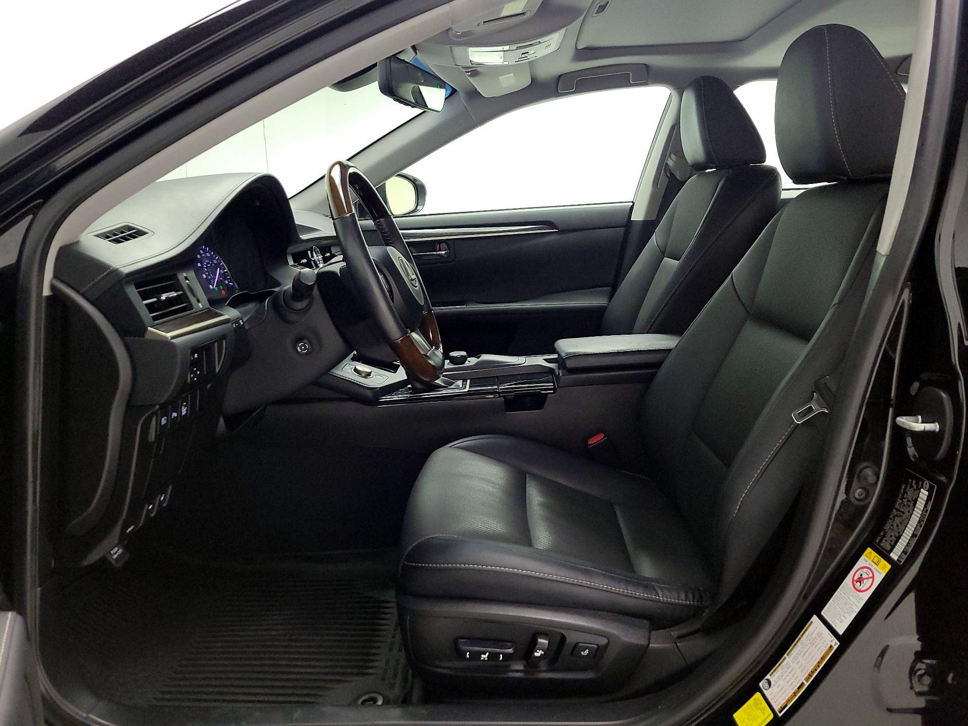 Thumbnail: 2018 Lexus ES - 11