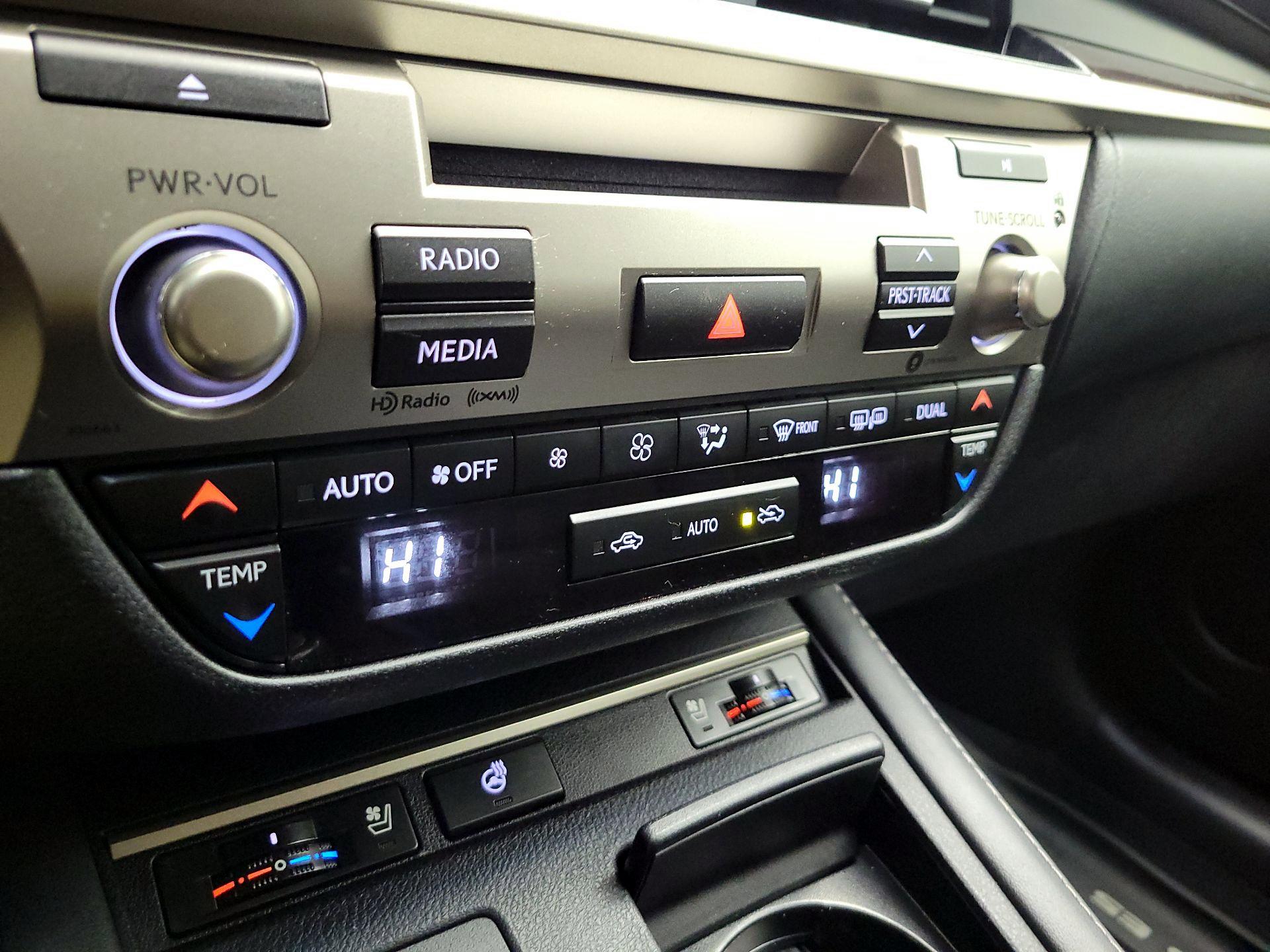 Thumbnail: 2018 Lexus ES - 14