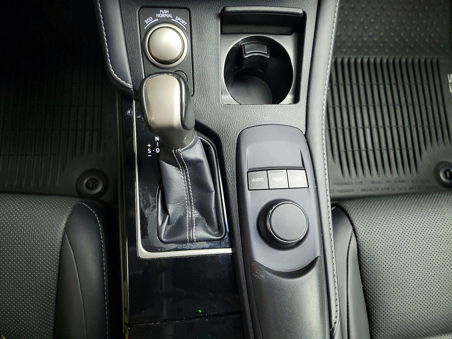 Thumbnail: 2018 Lexus ES - 15