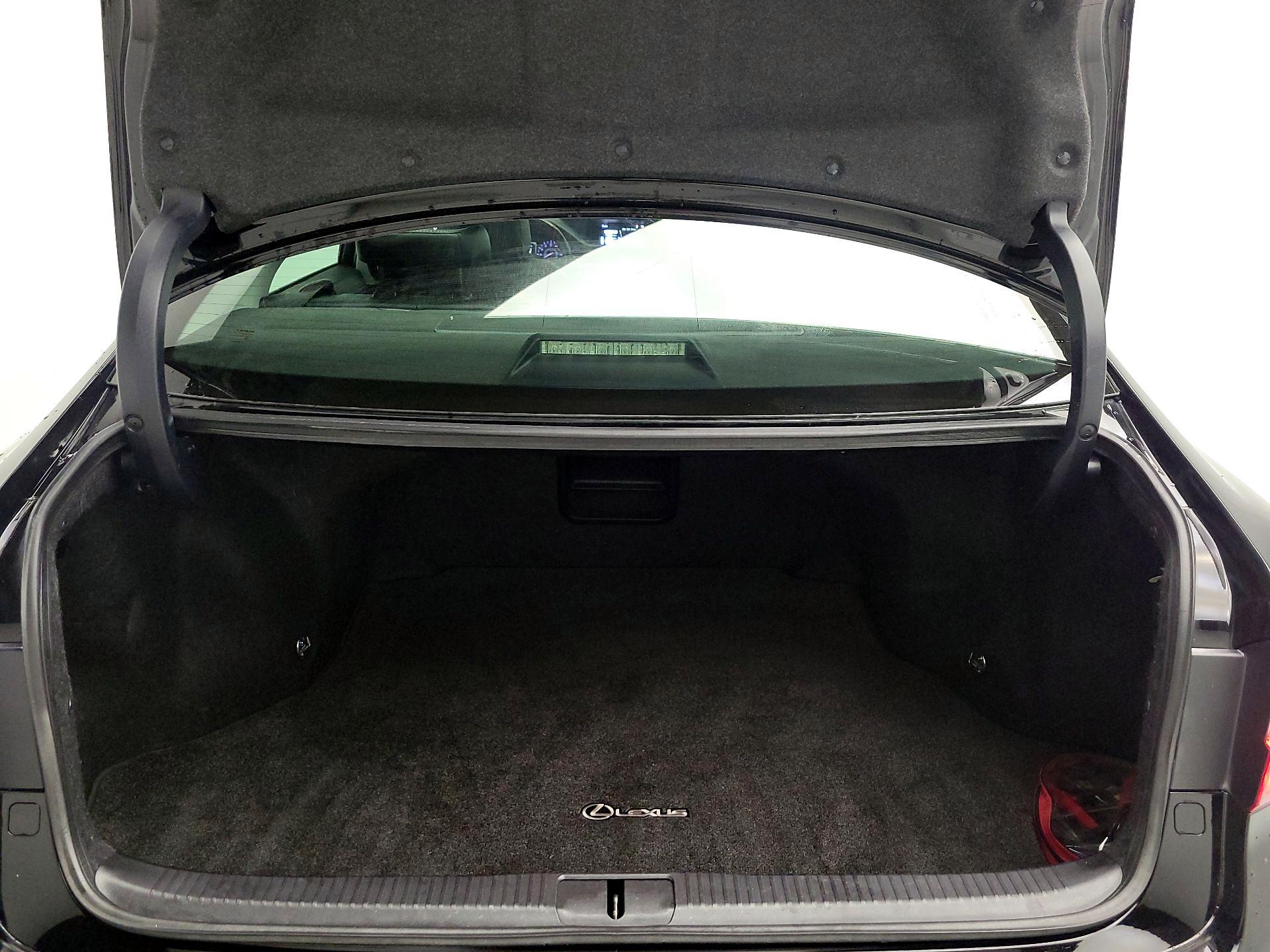 Thumbnail: 2018 Lexus ES - 16