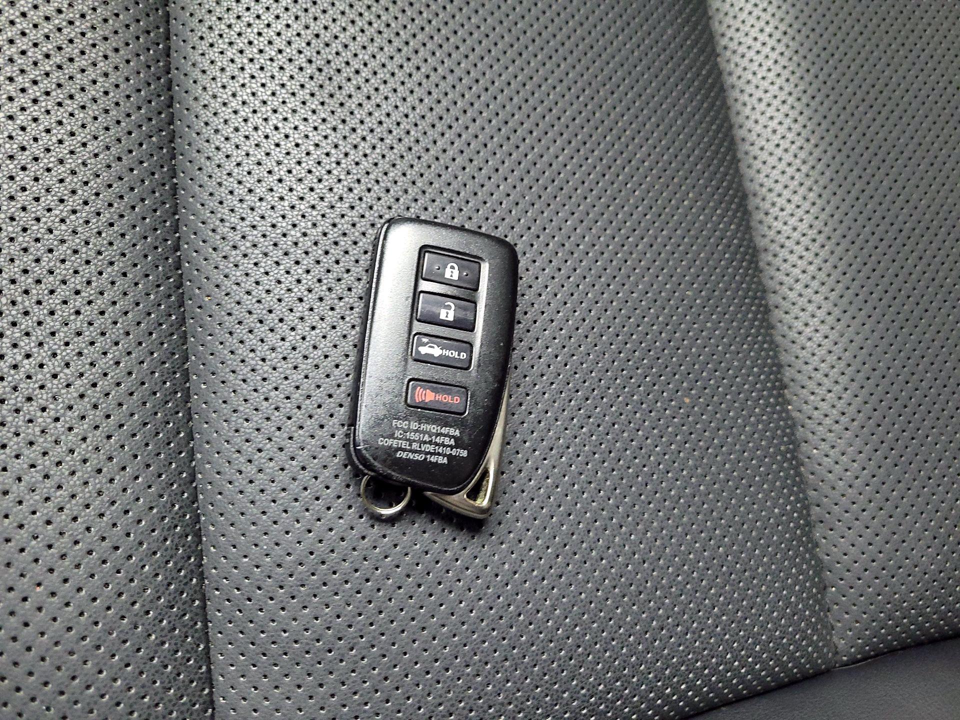 Thumbnail: 2018 Lexus ES - 18