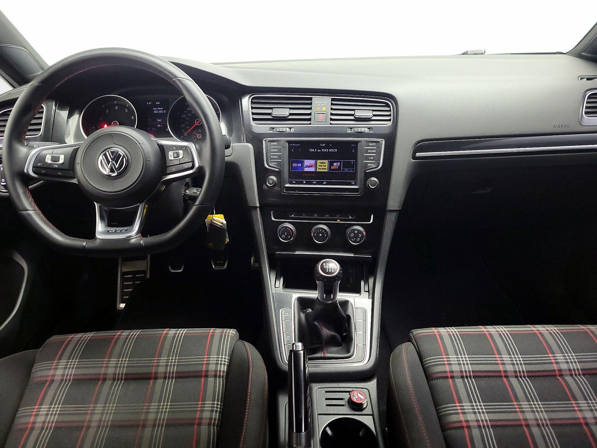 Thumbnail: 2017 Volkswagen Golf - 9