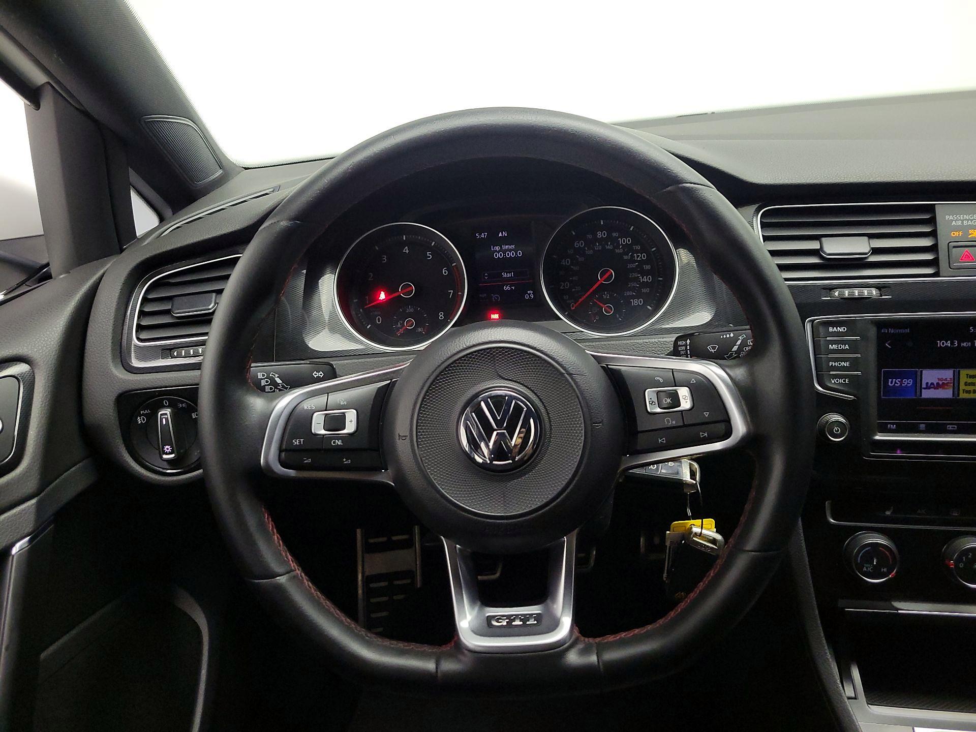 Thumbnail: 2017 Volkswagen Golf - 10