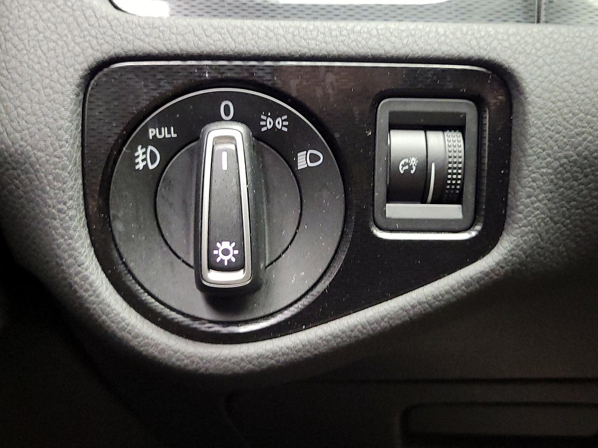 Thumbnail: 2017 Volkswagen Golf - 13