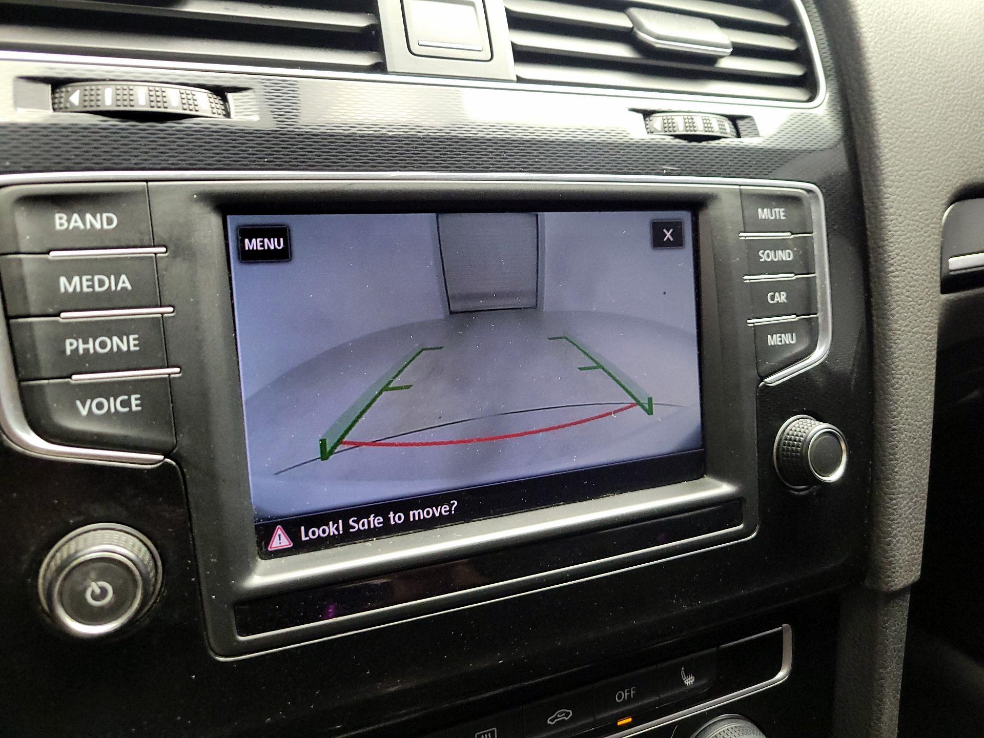 Thumbnail: 2017 Volkswagen Golf - 14