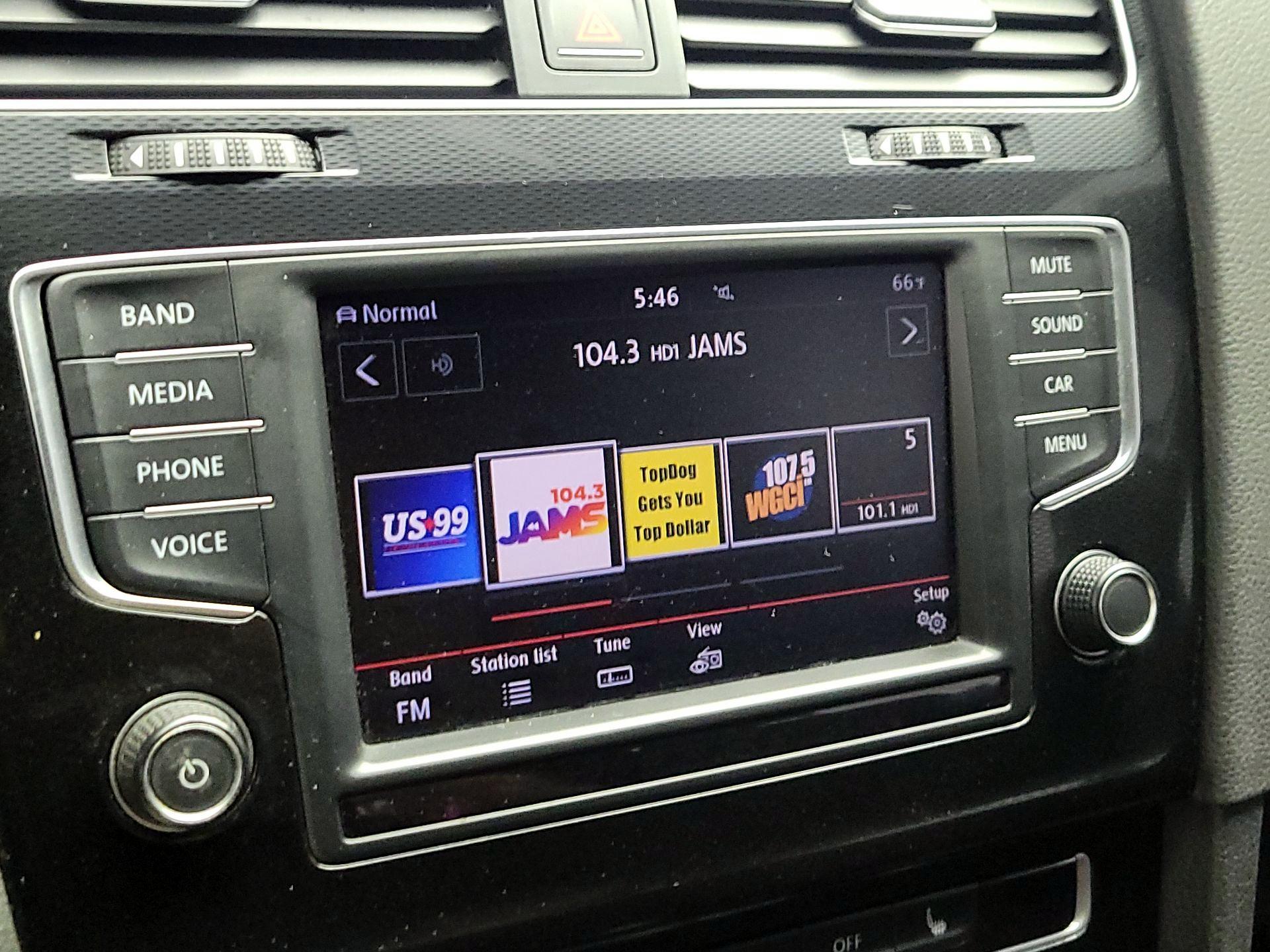 Thumbnail: 2017 Volkswagen Golf - 15