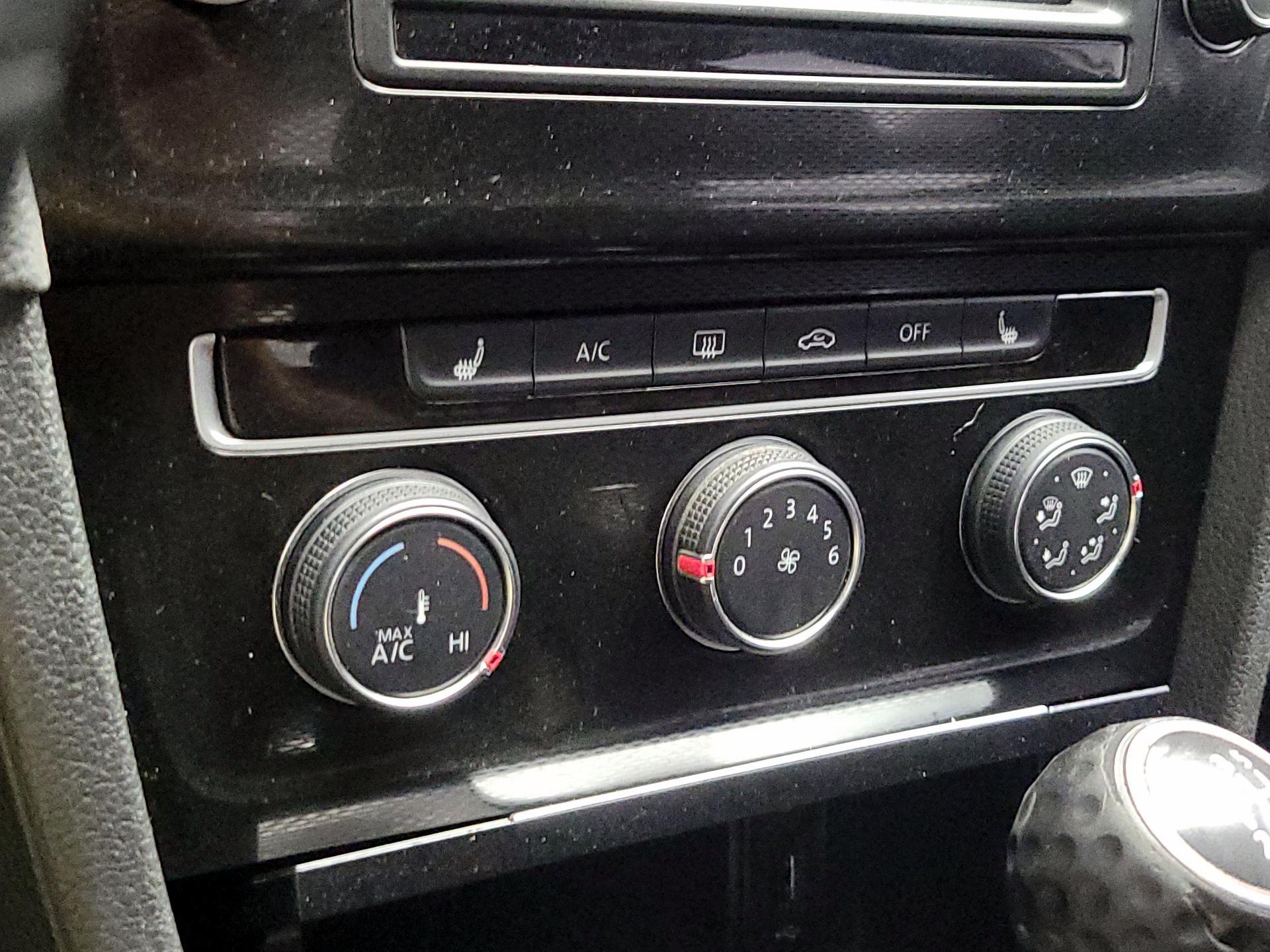 Thumbnail: 2017 Volkswagen Golf - 16