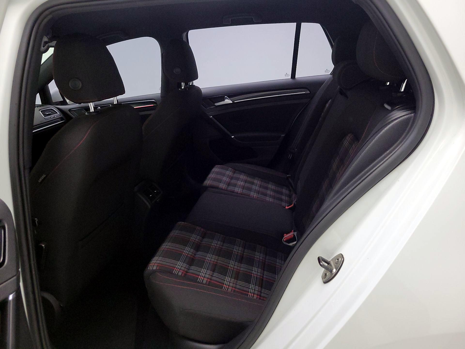 Thumbnail: 2017 Volkswagen Golf - 18