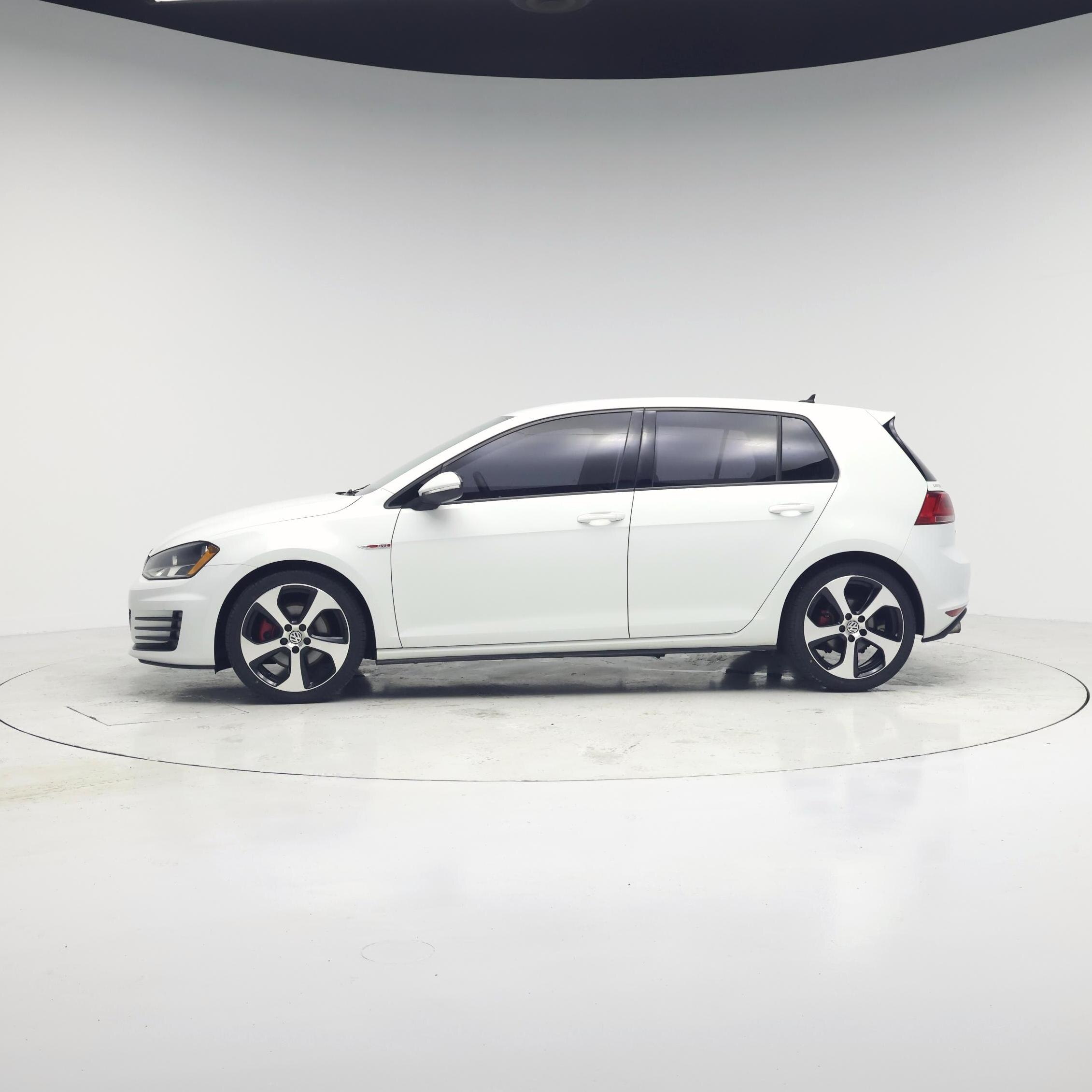 Thumbnail: 2017 Volkswagen Golf - 3