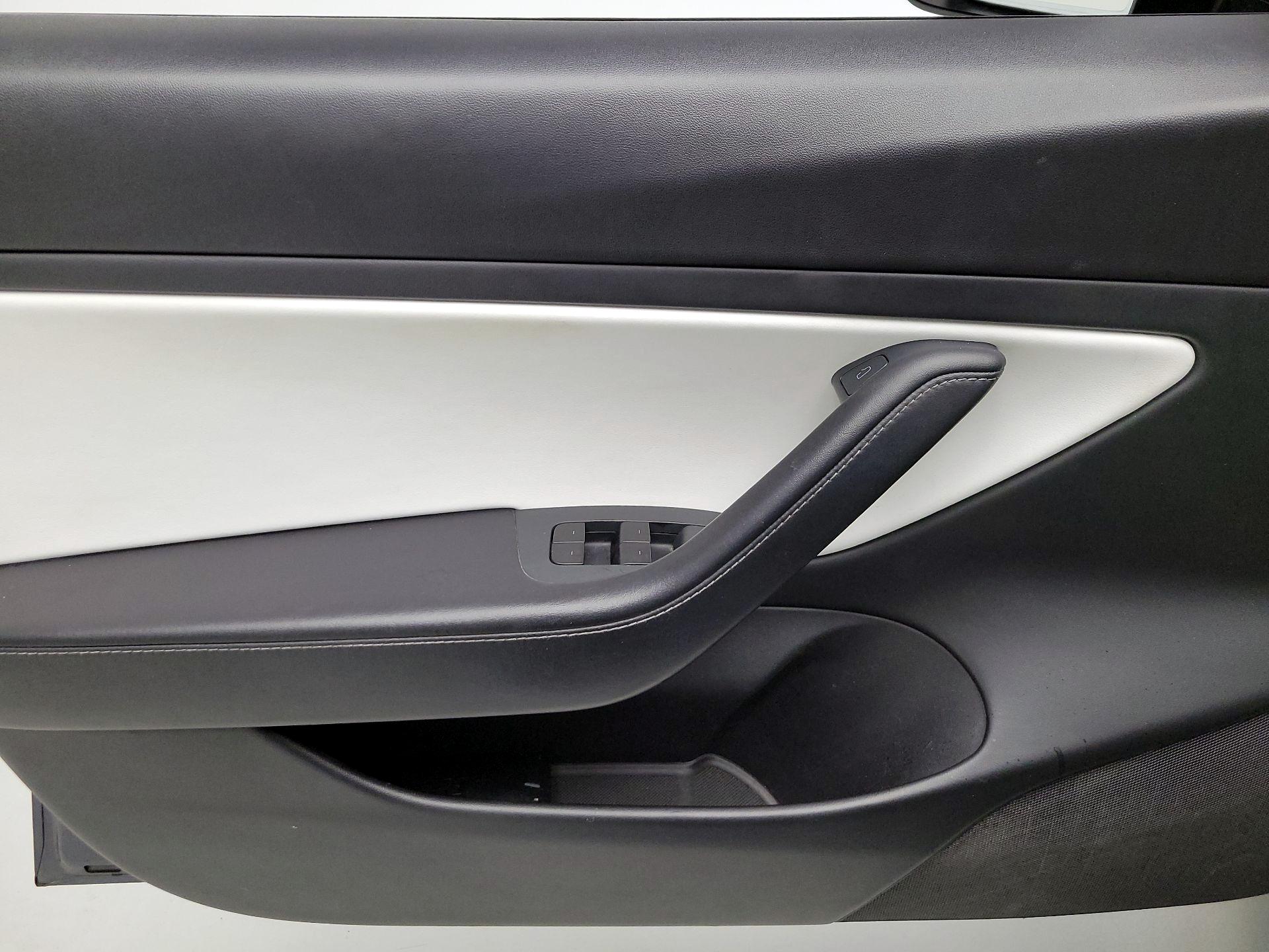 Thumbnail: 2021 Tesla Model 3 - 12
