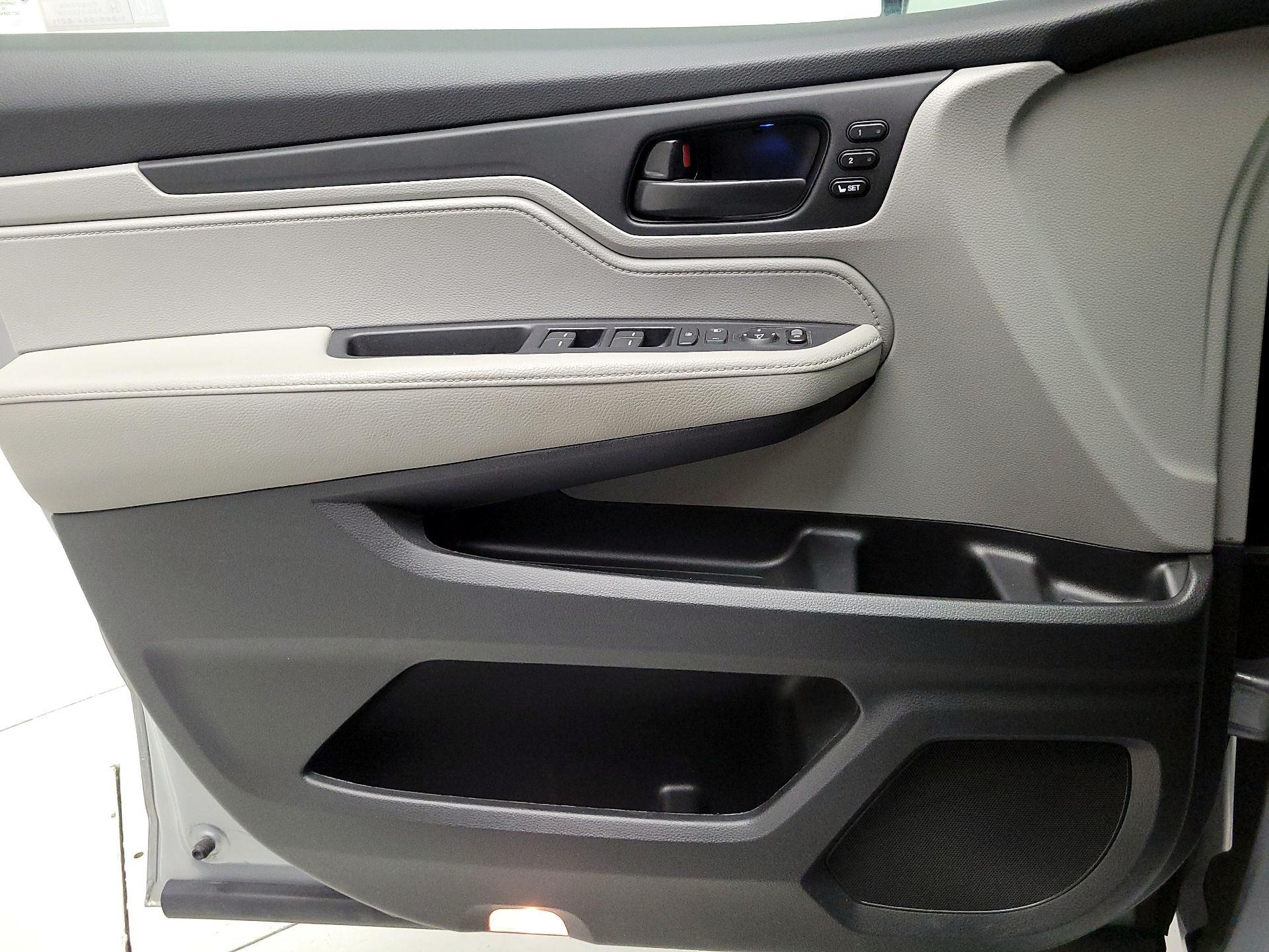 Thumbnail: 2021 Honda Odyssey - 12