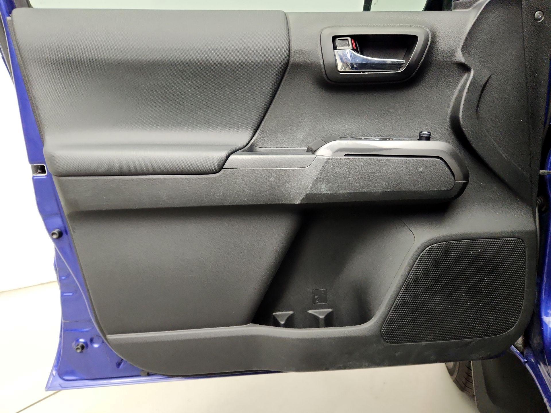 Thumbnail: 2022 Toyota Tacoma - 12