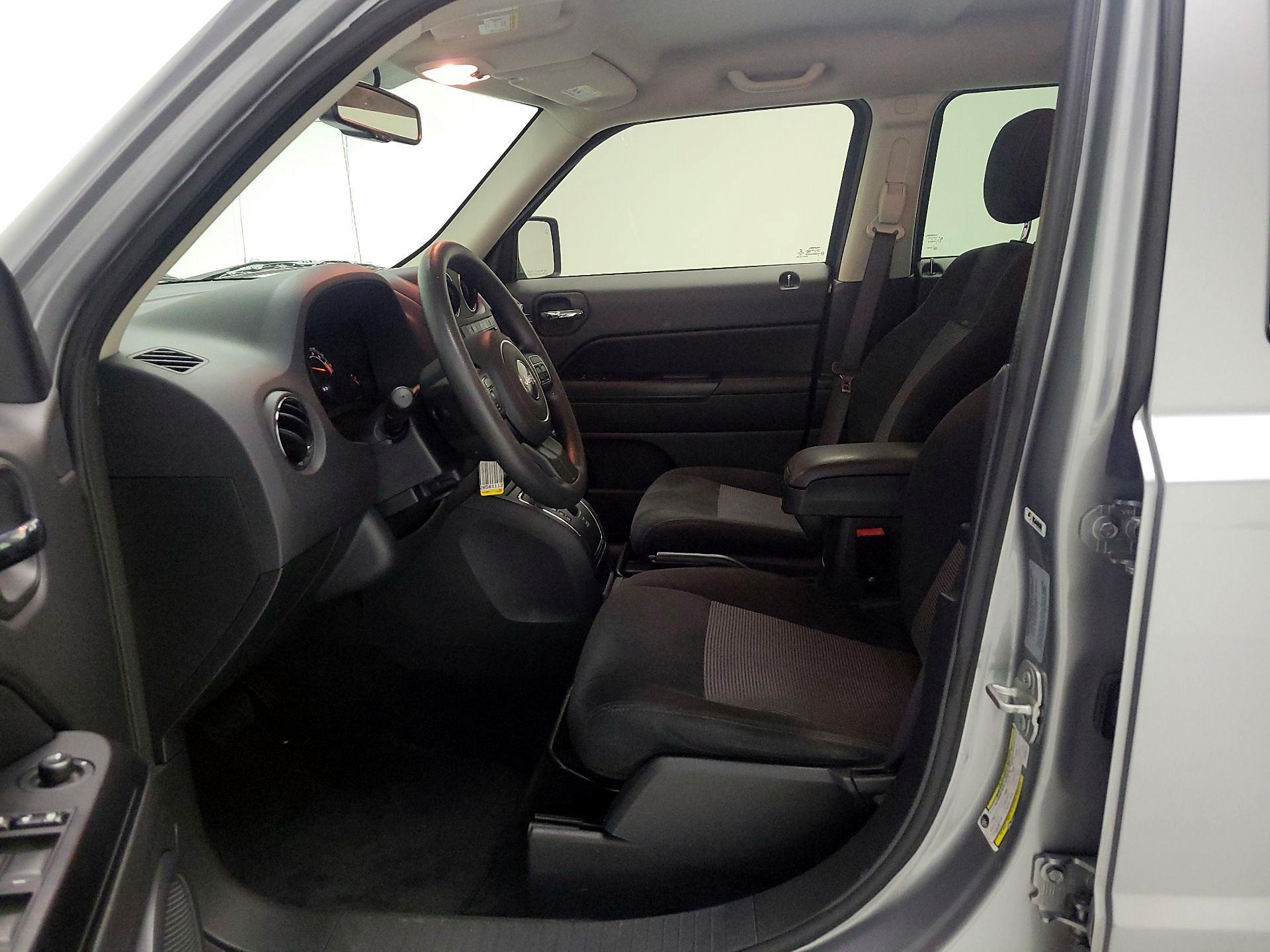 Thumbnail: 2017 Jeep Patriot - 11