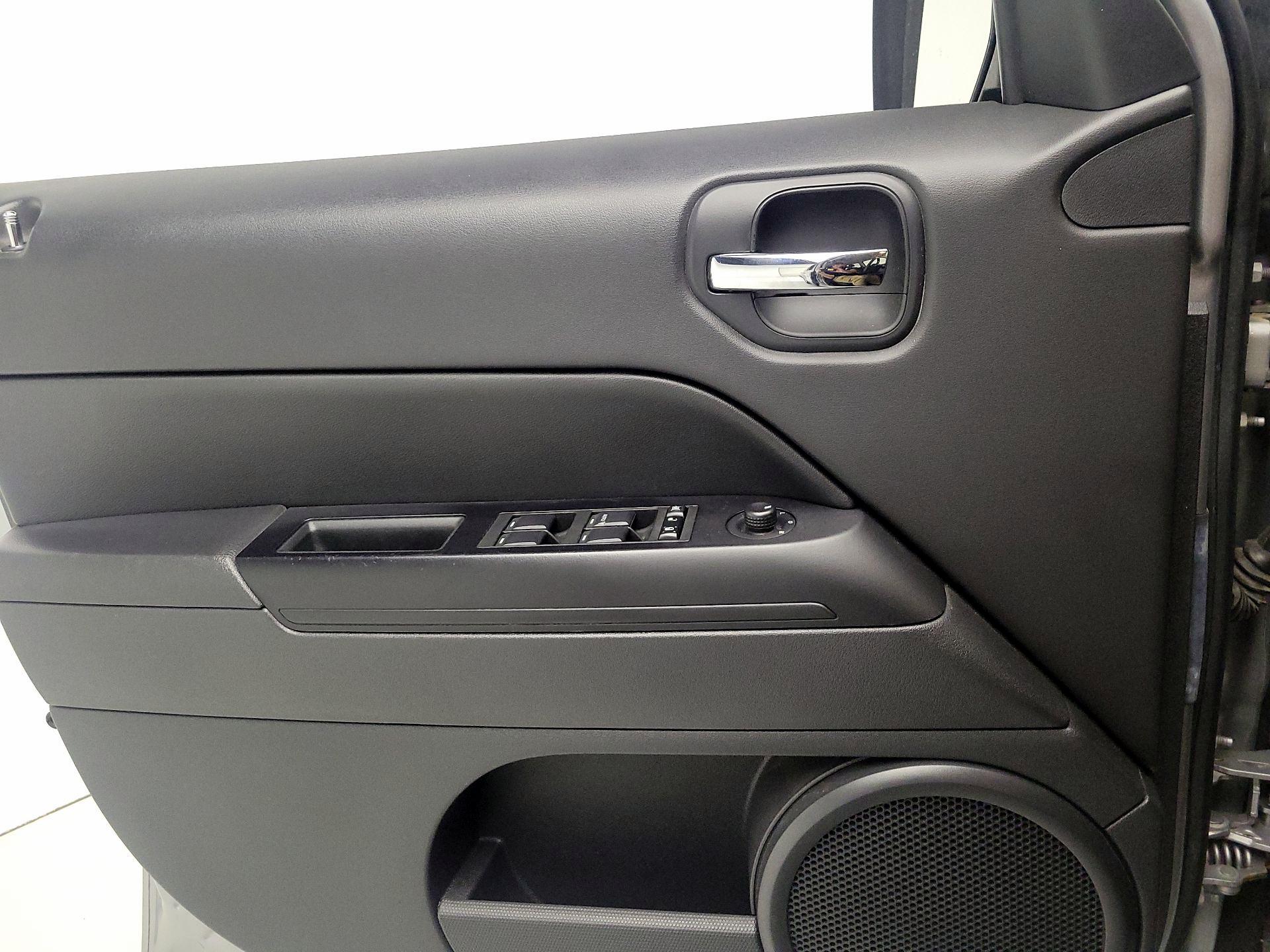 Thumbnail: 2017 Jeep Patriot - 12