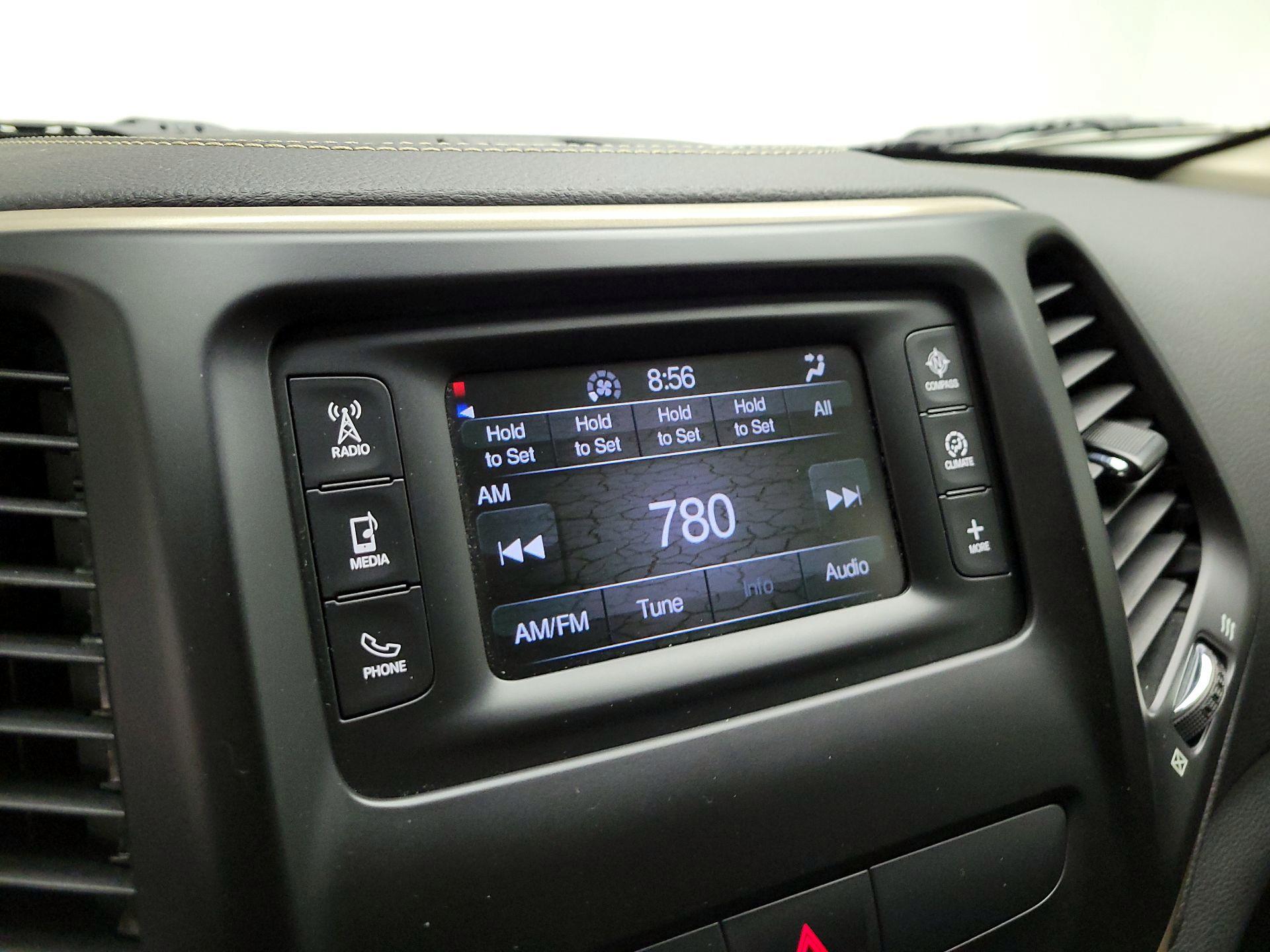 Thumbnail: 2016 Jeep Cherokee - 14
