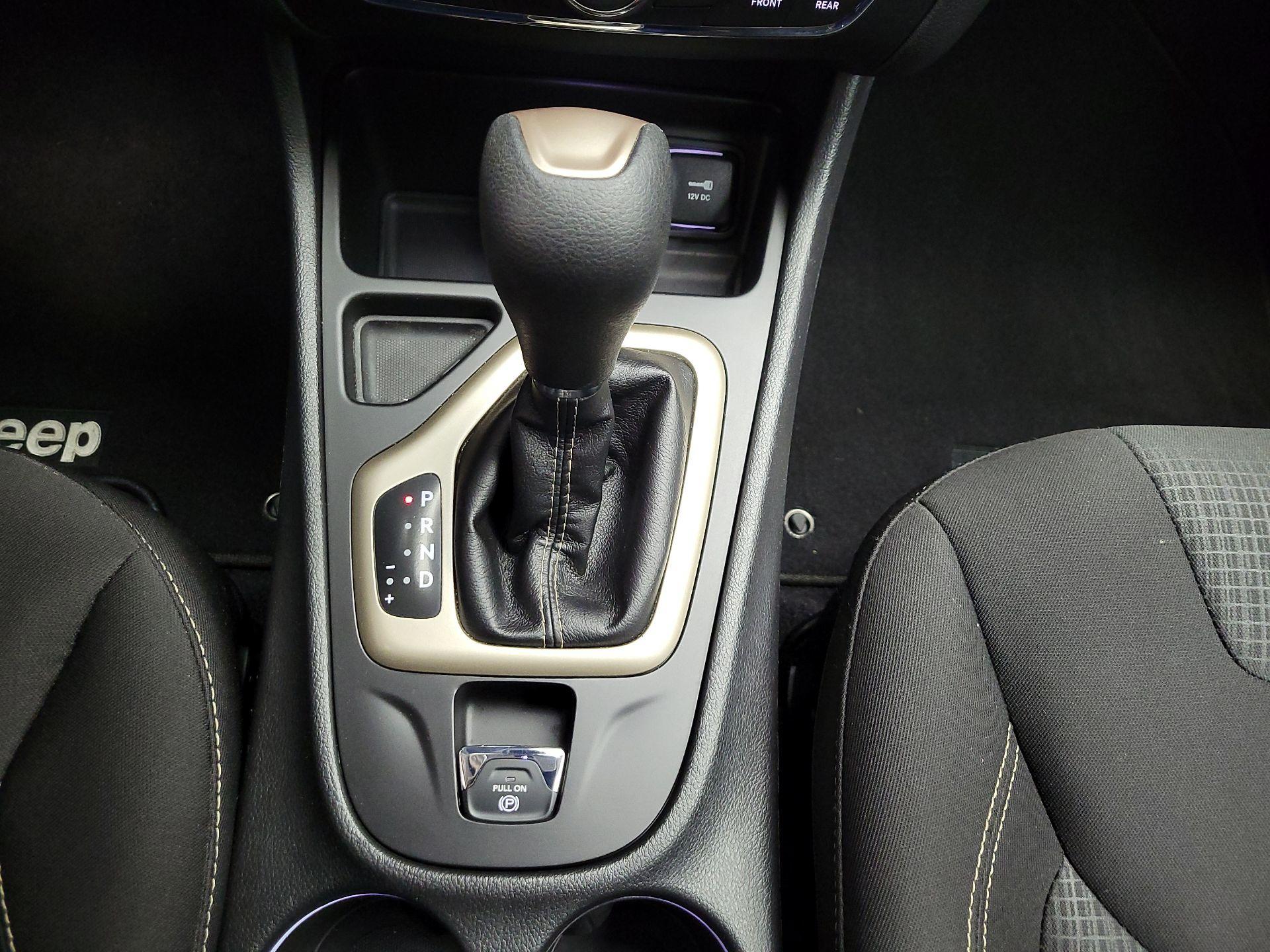 Thumbnail: 2016 Jeep Cherokee - 16