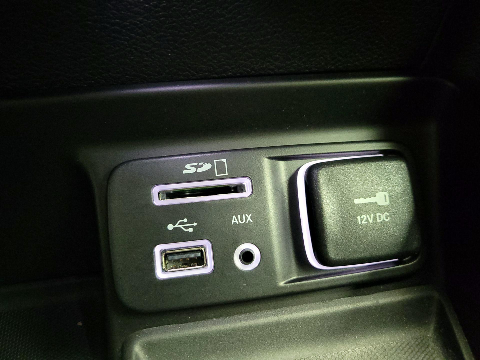 Thumbnail: 2016 Jeep Cherokee - 17