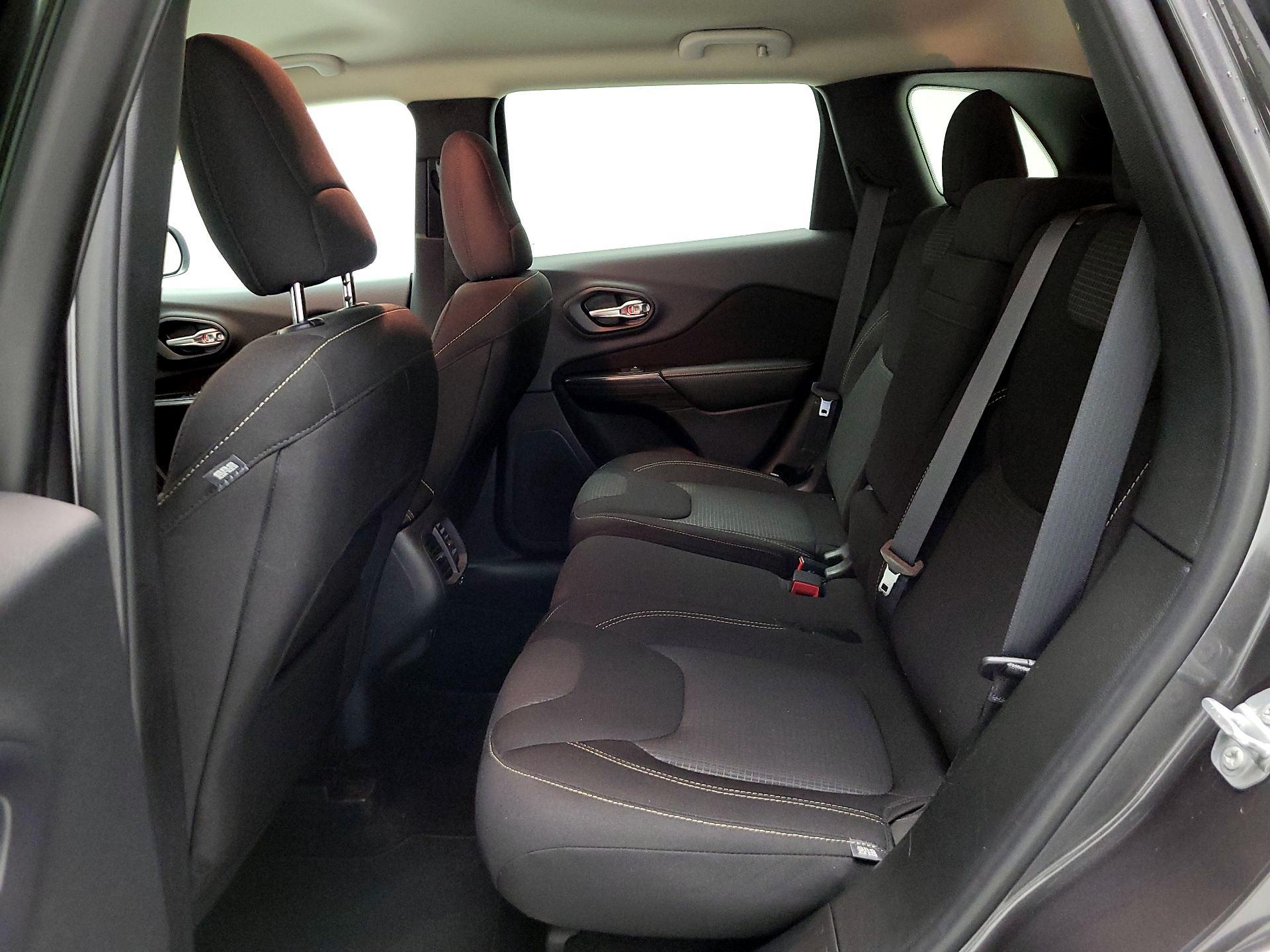 Thumbnail: 2016 Jeep Cherokee - 18