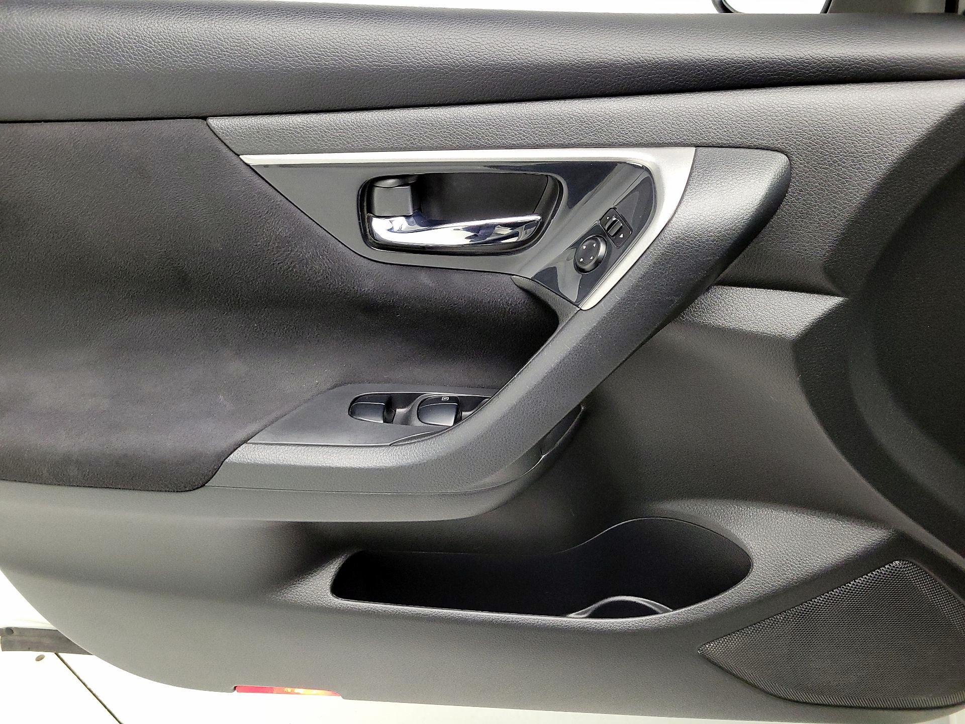 Thumbnail: 2014 Nissan Altima - 12