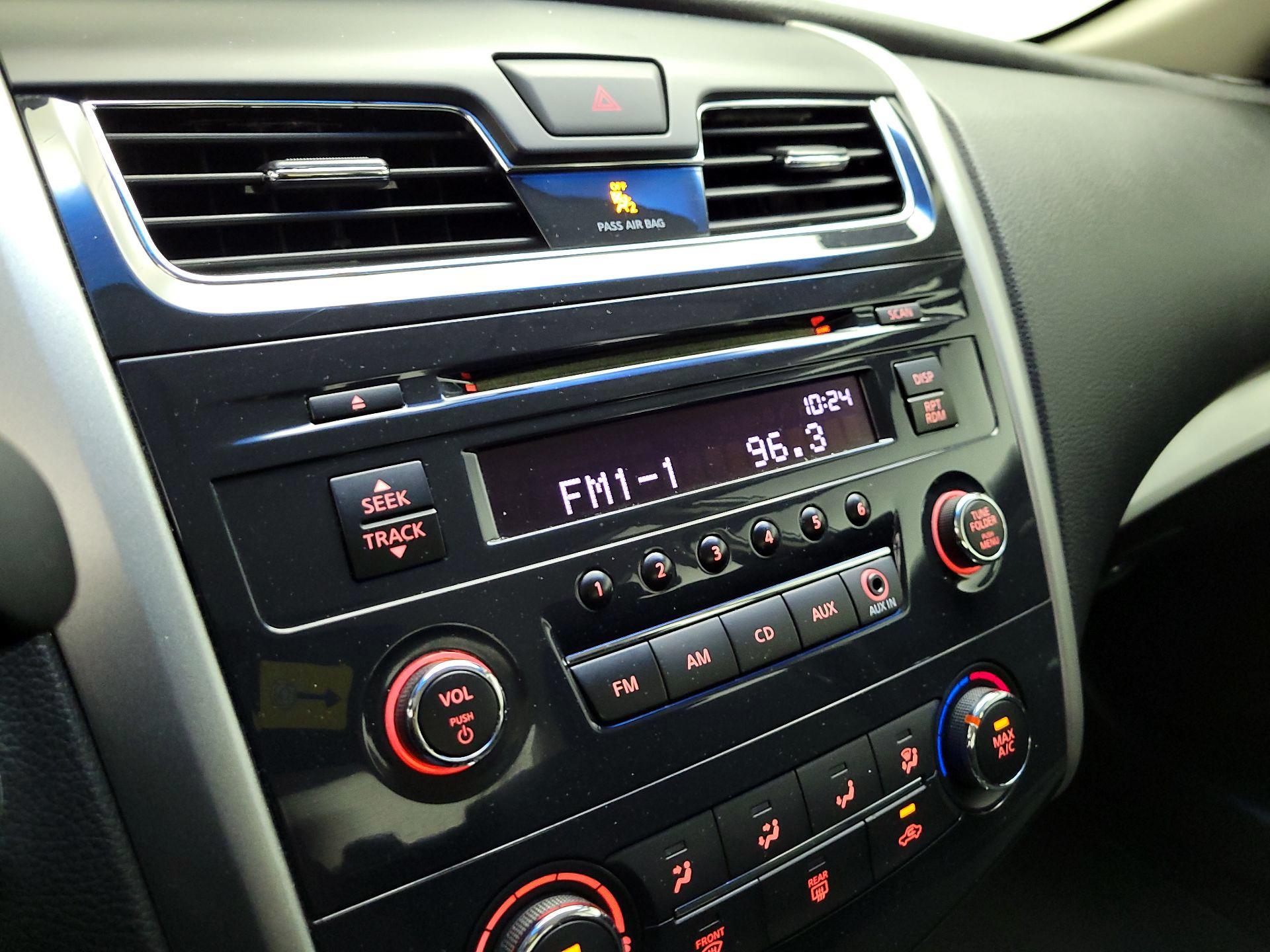 Thumbnail: 2014 Nissan Altima - 14