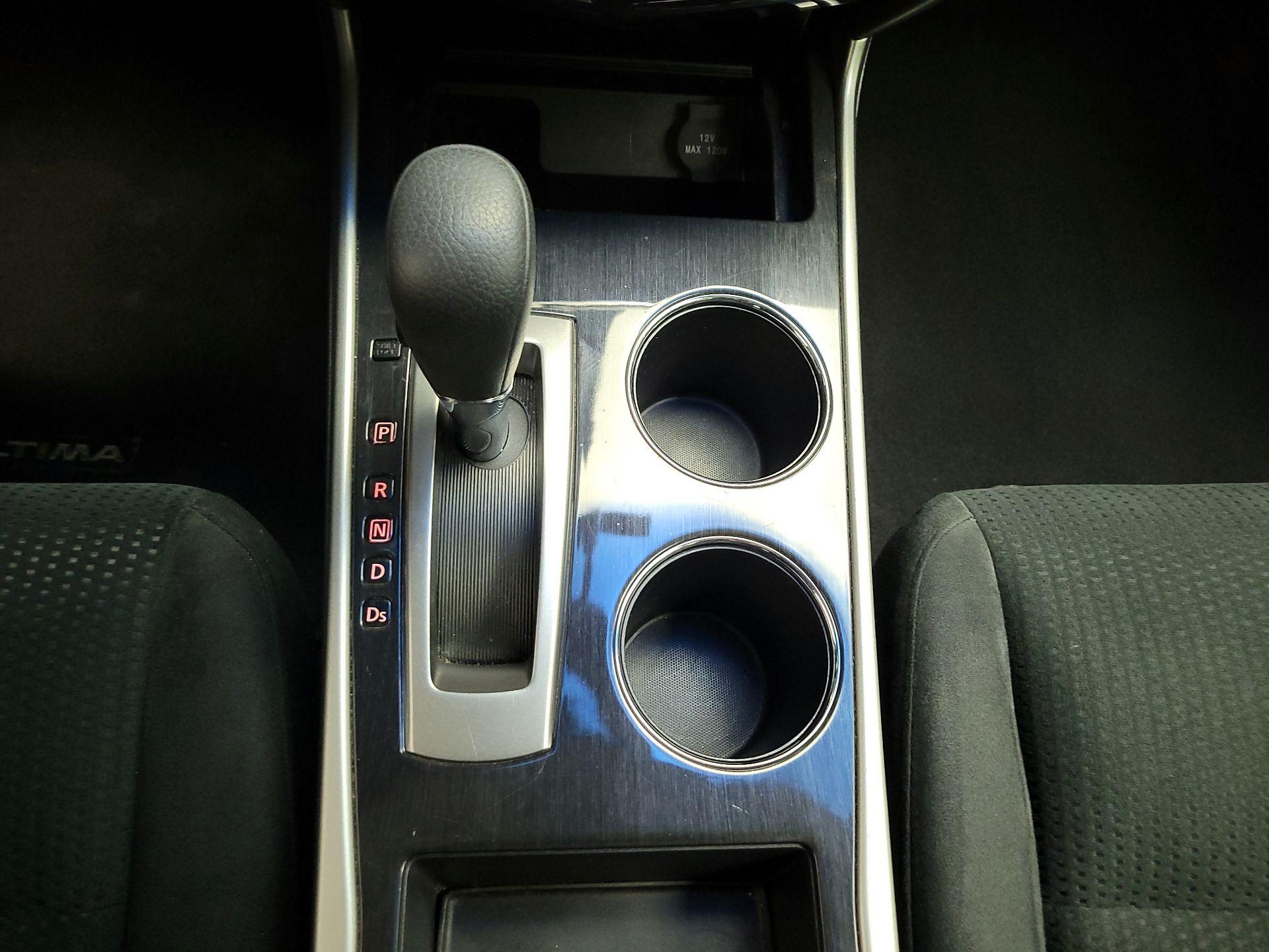 Thumbnail: 2014 Nissan Altima - 16