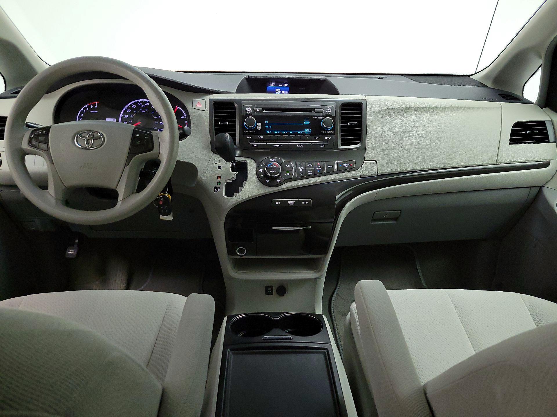 Thumbnail: 2014 Toyota Sienna - 9
