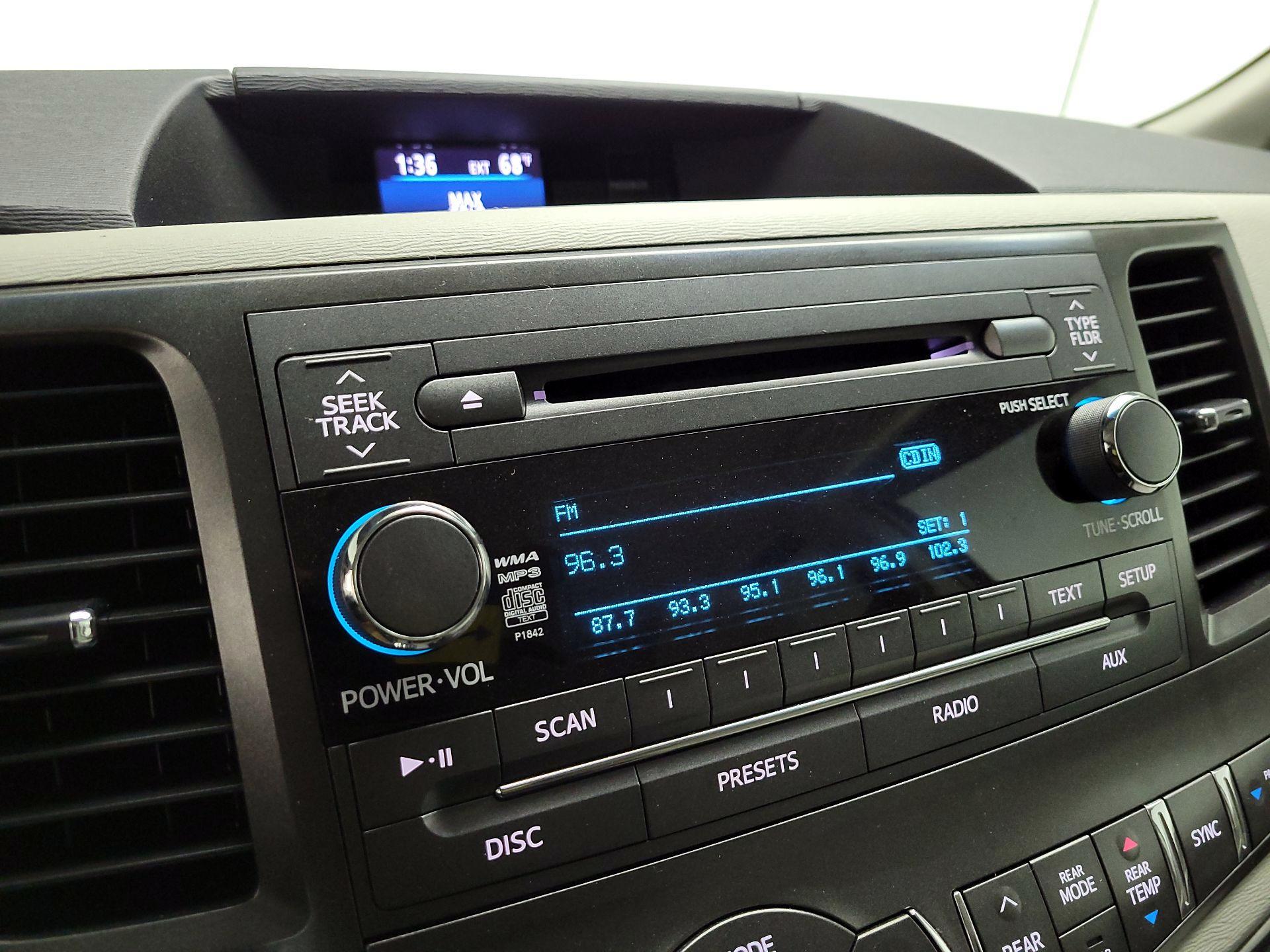 Thumbnail: 2014 Toyota Sienna - 14