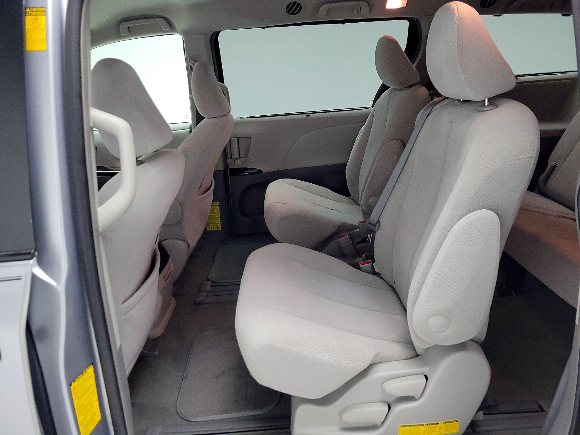 Thumbnail: 2014 Toyota Sienna - 18