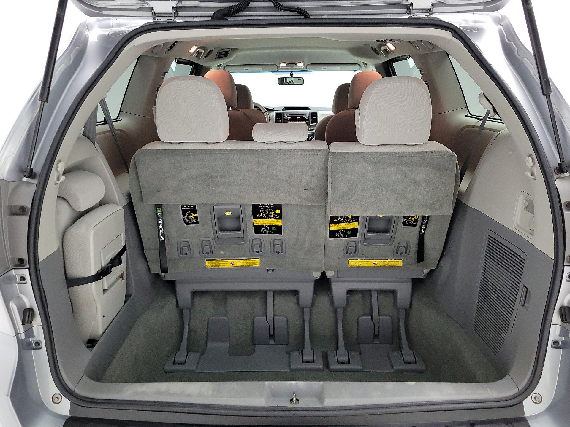 Thumbnail: 2014 Toyota Sienna - 20