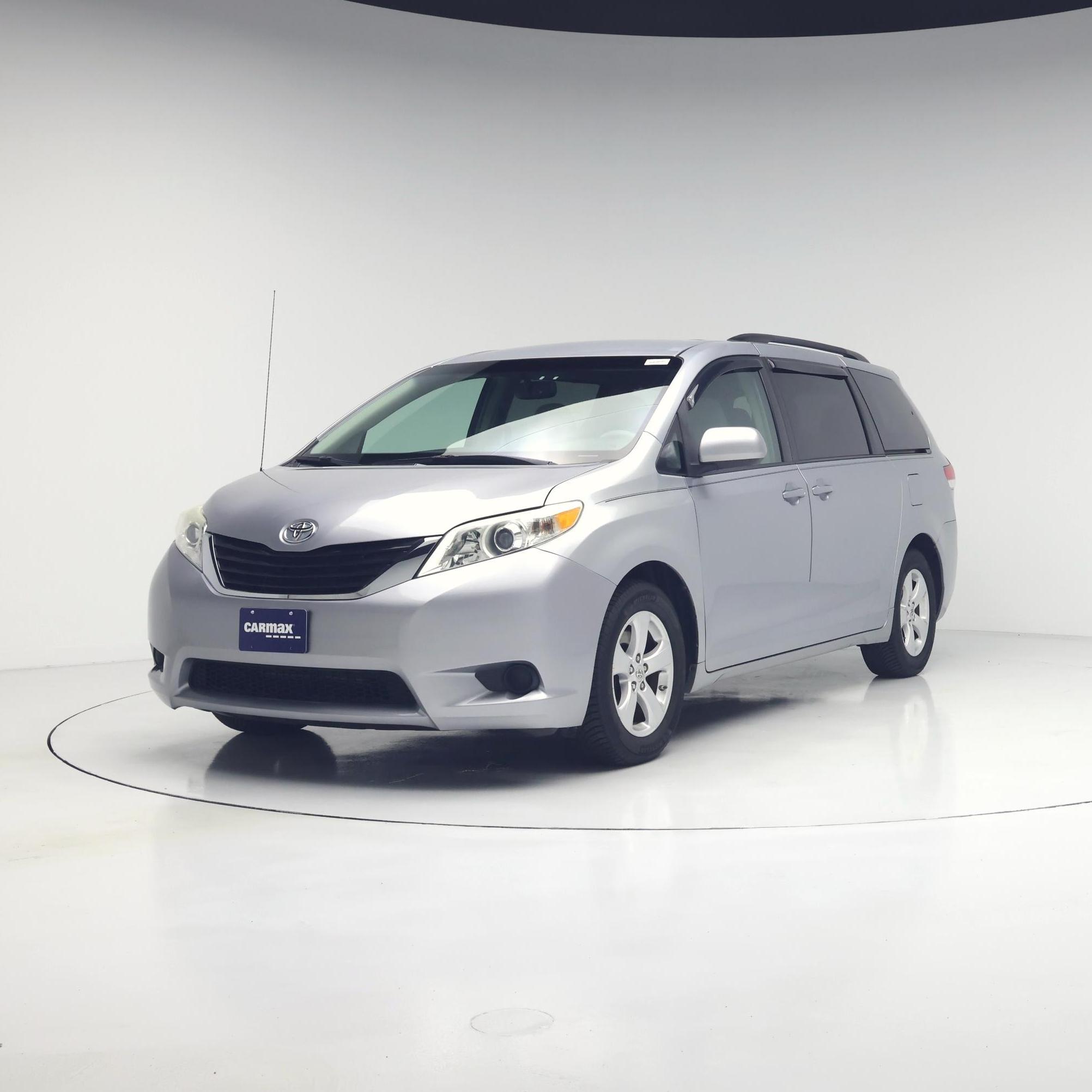 Thumbnail: 2014 Toyota Sienna - 4