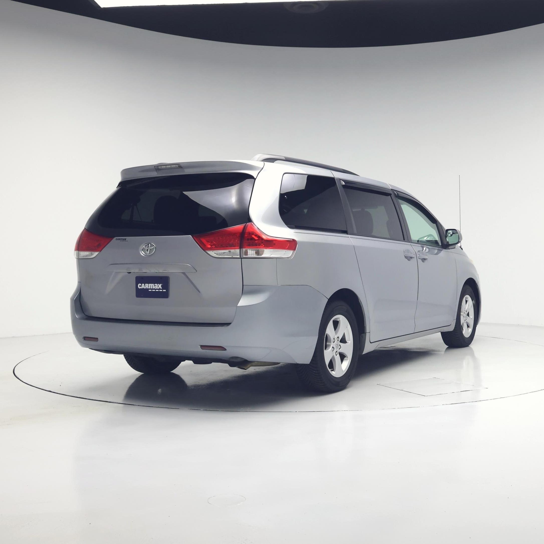 Thumbnail: 2014 Toyota Sienna - 8