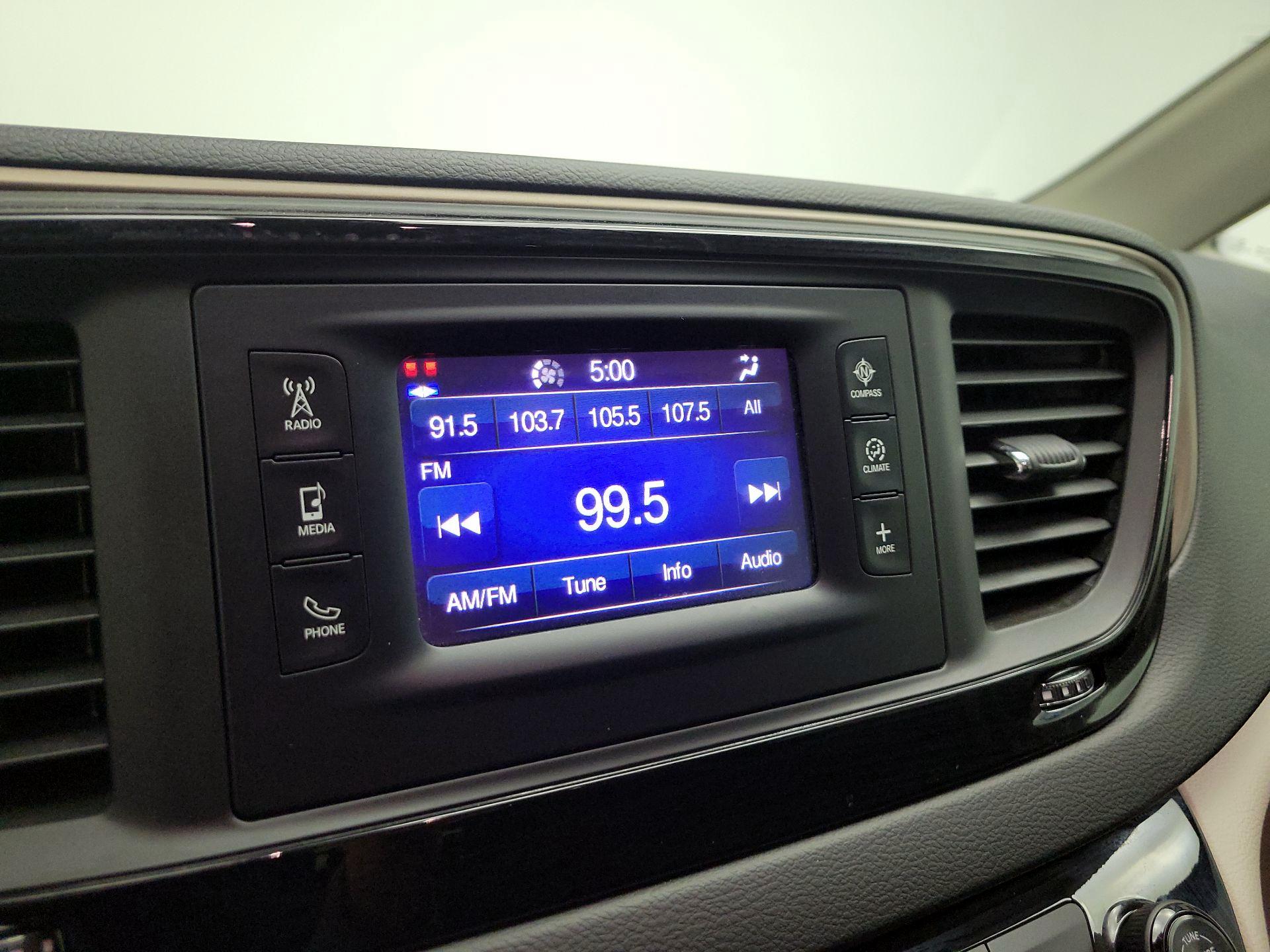 Thumbnail: 2017 Chrysler Pacifica - 13