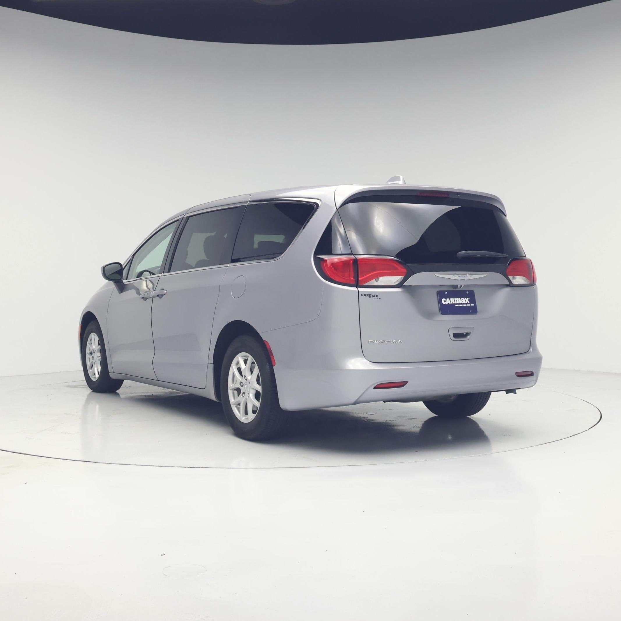 Thumbnail: 2017 Chrysler Pacifica - 2