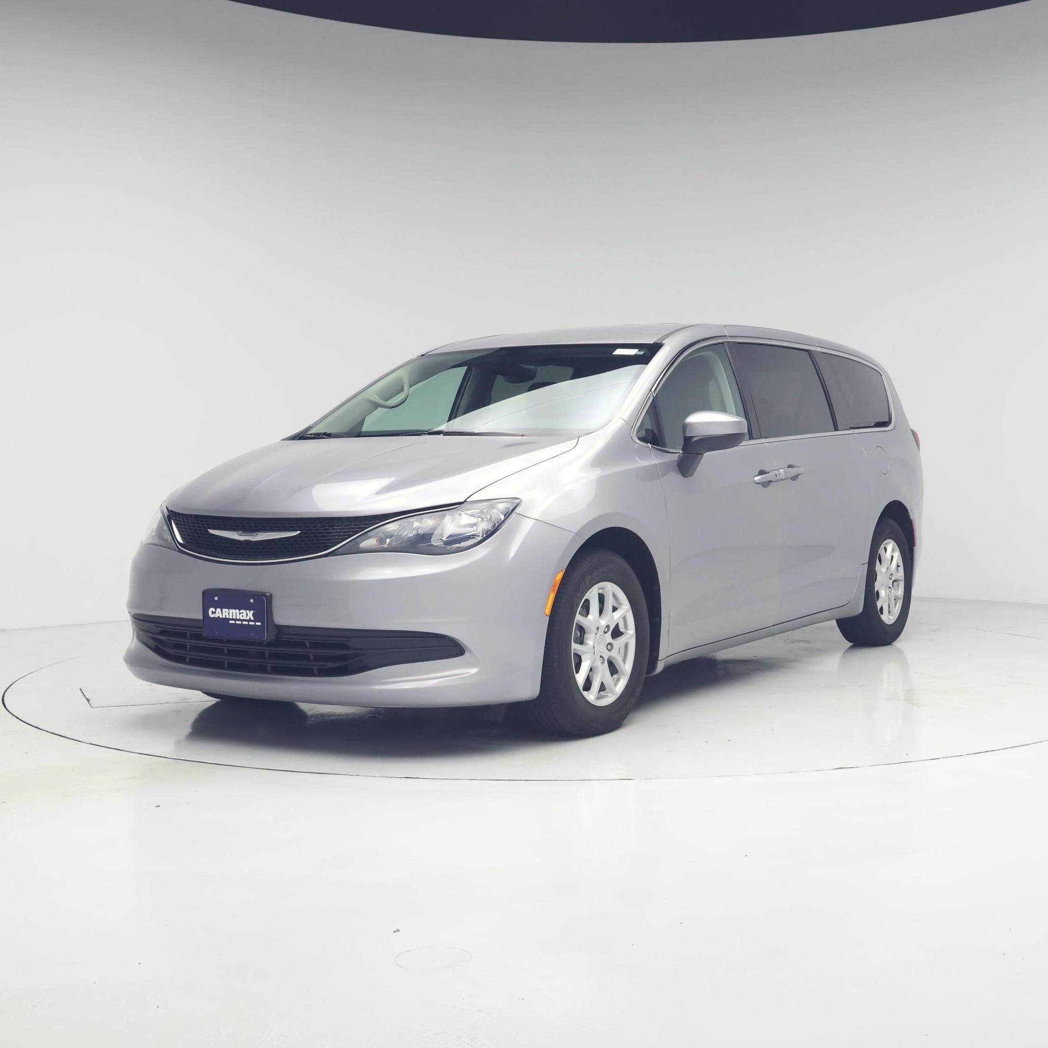 Thumbnail: 2017 Chrysler Pacifica - 4