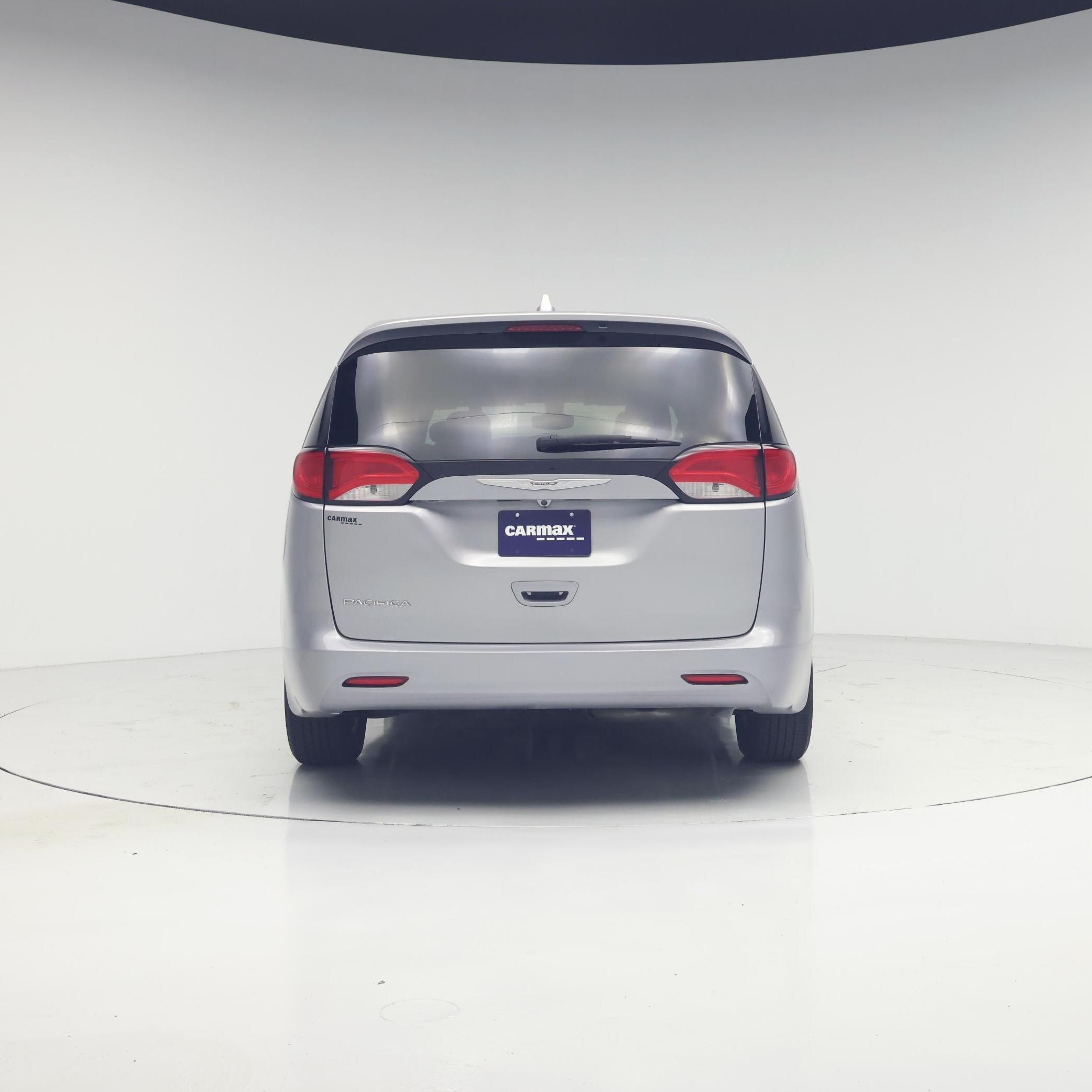 Thumbnail: 2017 Chrysler Pacifica - 6