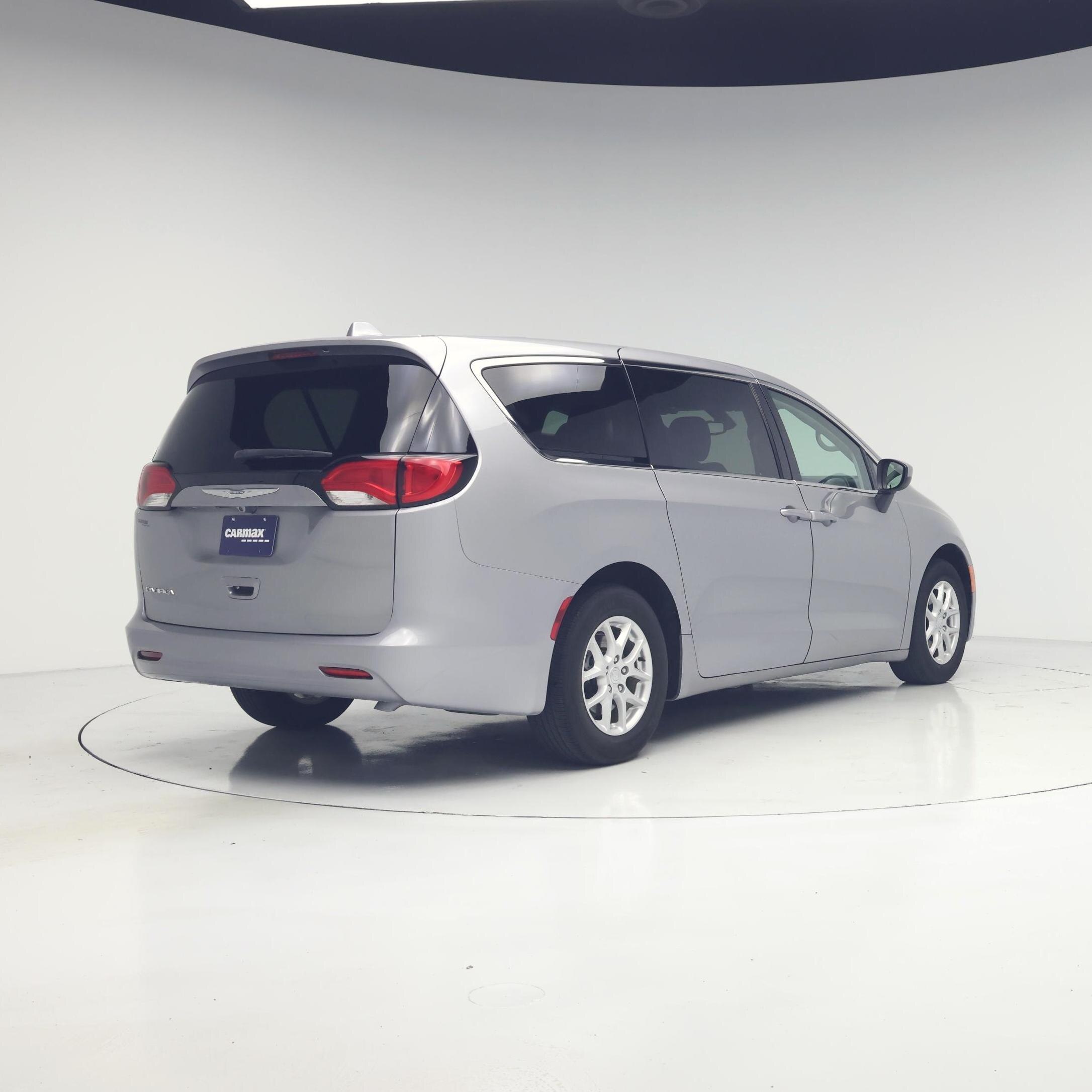 Thumbnail: 2017 Chrysler Pacifica - 8