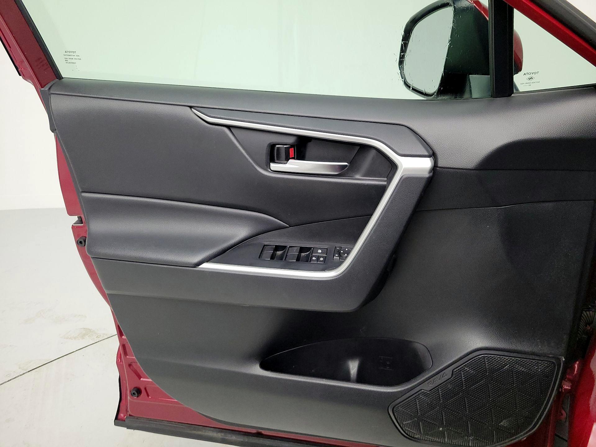 Thumbnail: 2021 Toyota RAV4 - 12