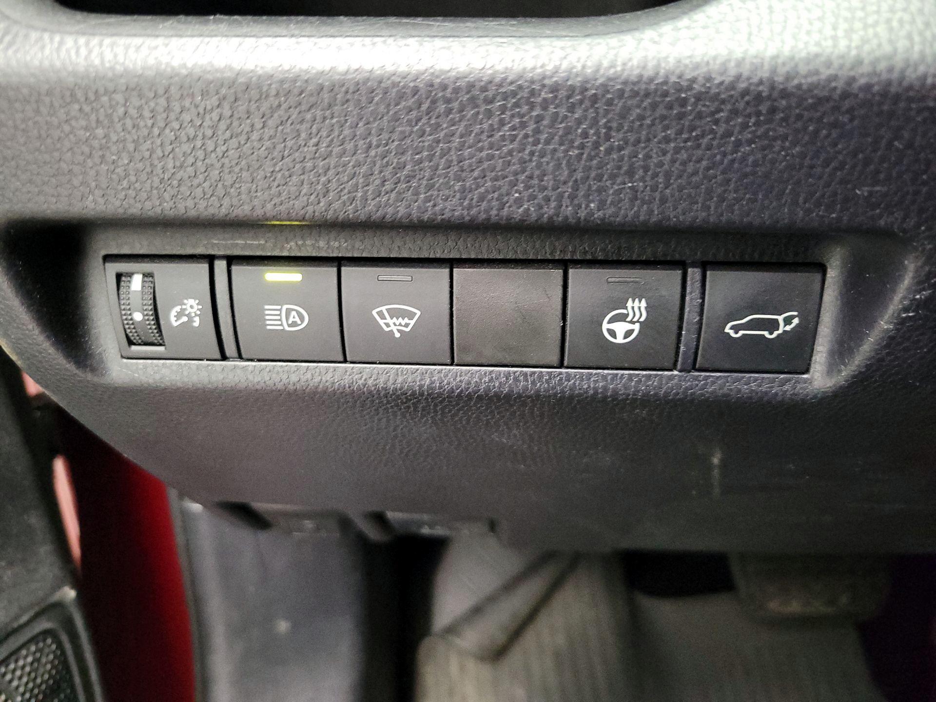 Thumbnail: 2021 Toyota RAV4 - 13