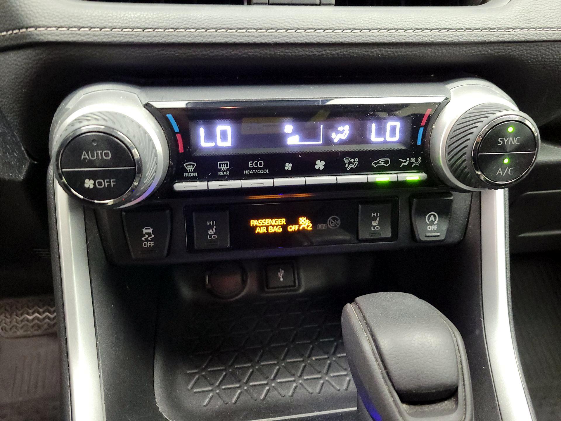 Thumbnail: 2021 Toyota RAV4 - 16