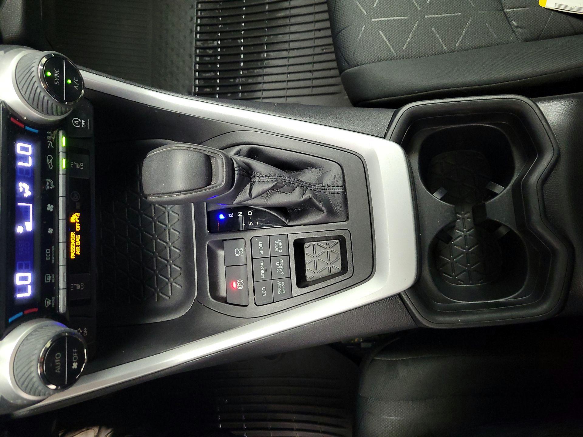 Thumbnail: 2021 Toyota RAV4 - 17