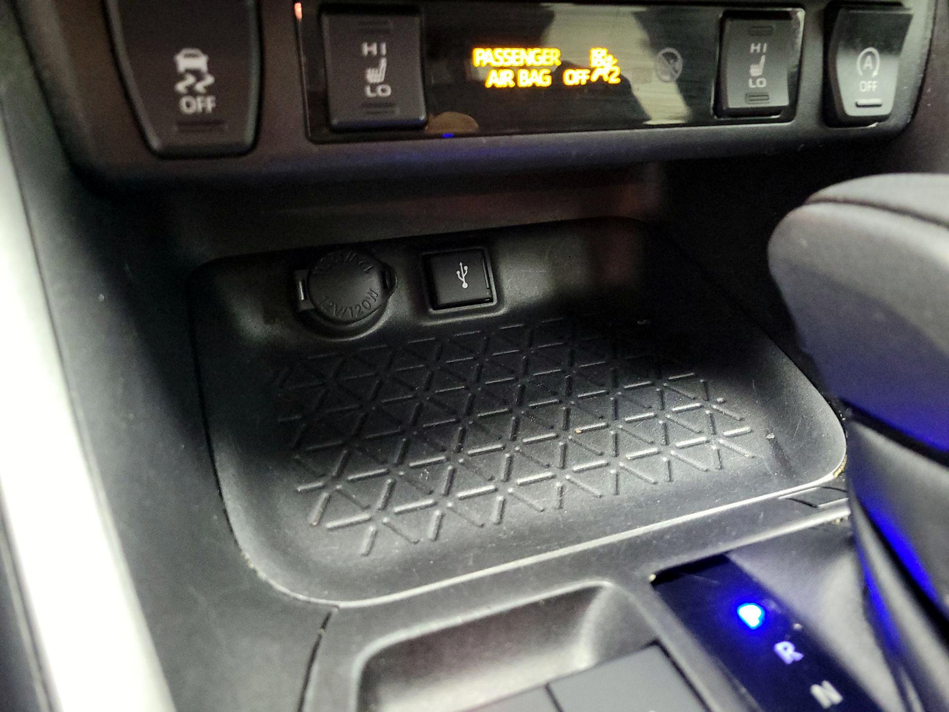 Thumbnail: 2021 Toyota RAV4 - 18