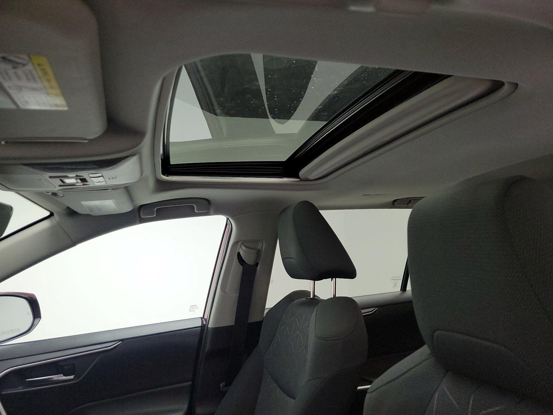 Thumbnail: 2021 Toyota RAV4 - 19