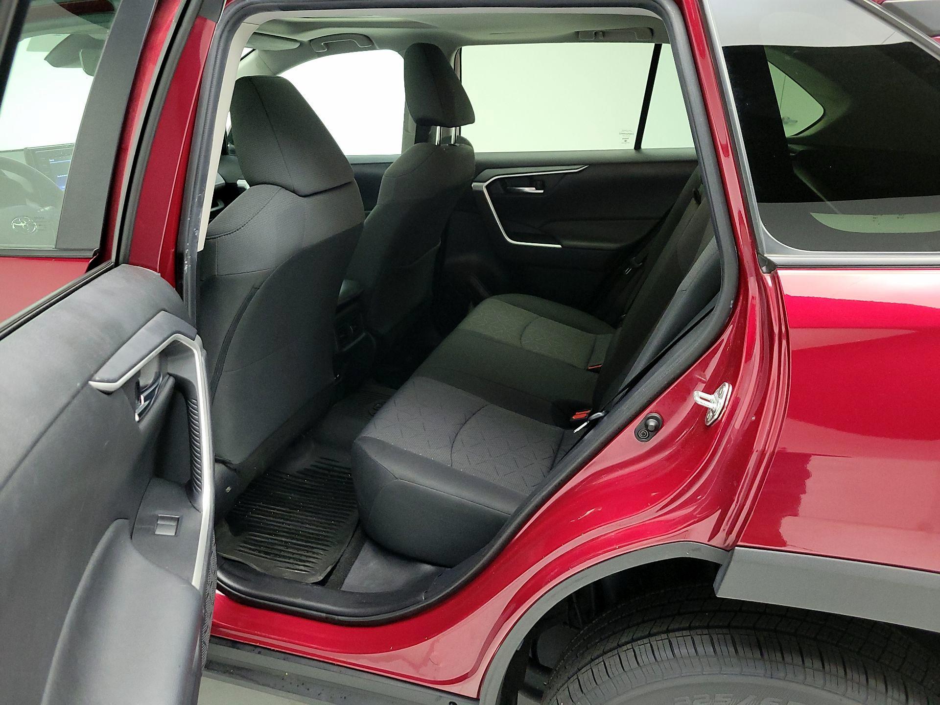 Thumbnail: 2021 Toyota RAV4 - 20