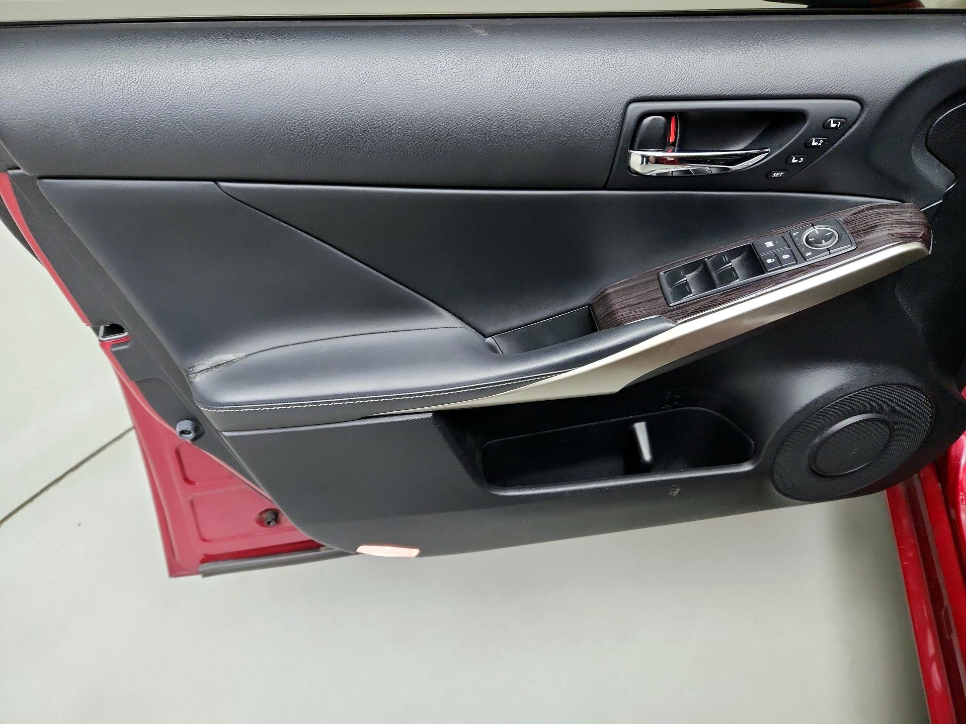 Thumbnail: 2015 Lexus IS - 12